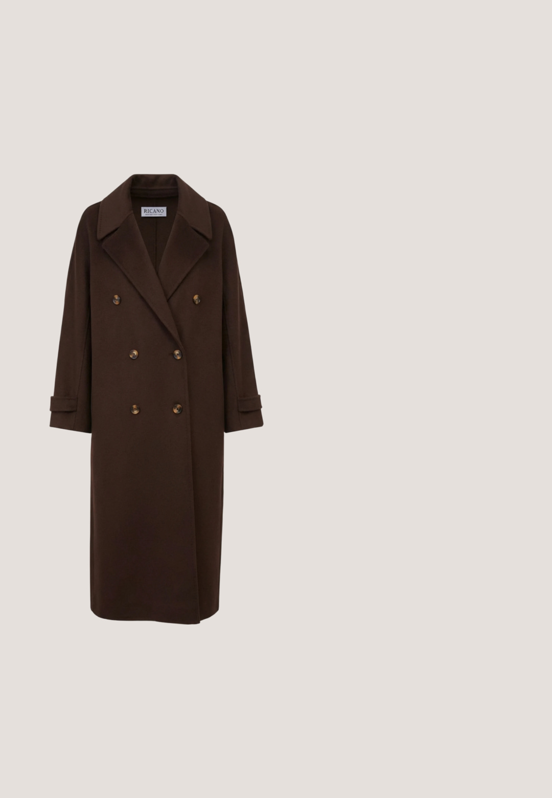 Long manteau marron foncé à double boutonnage avec de larges revers, six boutons et des sangles aux poignets, suspendu sans arrière-plan visible.; Robe longue à carreaux marron avec un design portefeuille, des manches ballon et un ourlet à volants. Confectionnée dans un tissu léger avec des détails de lien ajustables.; Bottes en suède brun jusqu'aux genoux avec un bout pointu et un talon empilé. Présente une finition lisse et des détails de couture minimalistes.; Lunettes de soleil rectangulaires marron avec des montures épaisses et des branches fines en métal sur un fond blanc uni.; Sac à main en daim marron avec une poignée supérieure, une fermeture à rabat et un détail décoratif de ceinture à l'avant.; Collier chaîne en or avec de grands maillons ovales et deux pendentifs irréguliers texturés au centre sur fond blanc.