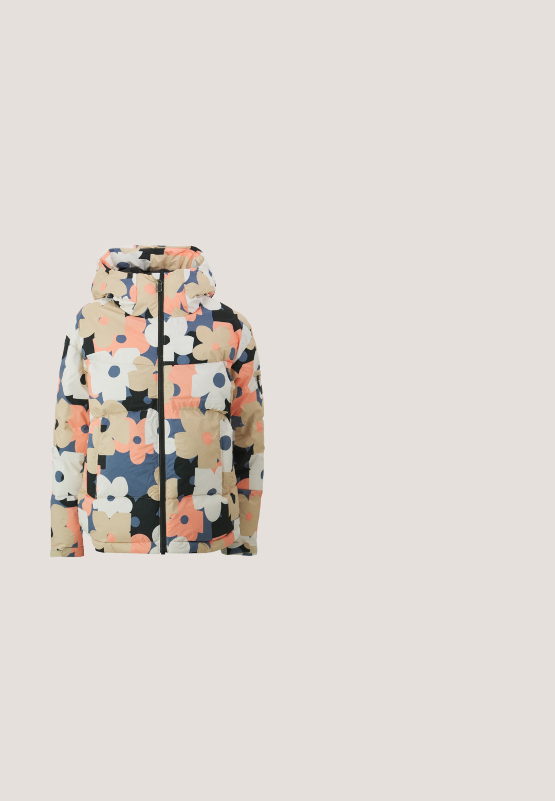 Veste à capuche matelassée avec imprimé floral multicolore, présentant de grandes fleurs beiges, noires, roses et bleu marine sur fond crème. Fermeture à glissière sur le devant, poches.; Pull moelleux à demi-fermeture éclair avec le haut crème, le bas et les manches noirs, et des rayures horizontales rose, orange et jaune sur la poitrine.; Top à manches longues et col roulé en teal avec des rayures horizontales bleu foncé. Présente un petit logo blanc et doré sur la poitrine. Tissu doux et extensible.; Salopette marron à jambes larges avec bretelles réglables, une poche poitrine ornée du logo de la marque et des boutons-pression latéraux.; Chaussure de sport marron et beige avec tige en mesh texturé, accents vert néon et semelle épaisse en caoutchouc rose. Présente un design de laçage complexe.; Sac de sport en tissu marron avec poignées doubles, bandoulière ajustable, poche avant plissée avec cordon de serrage, et compartiment principal zippé.