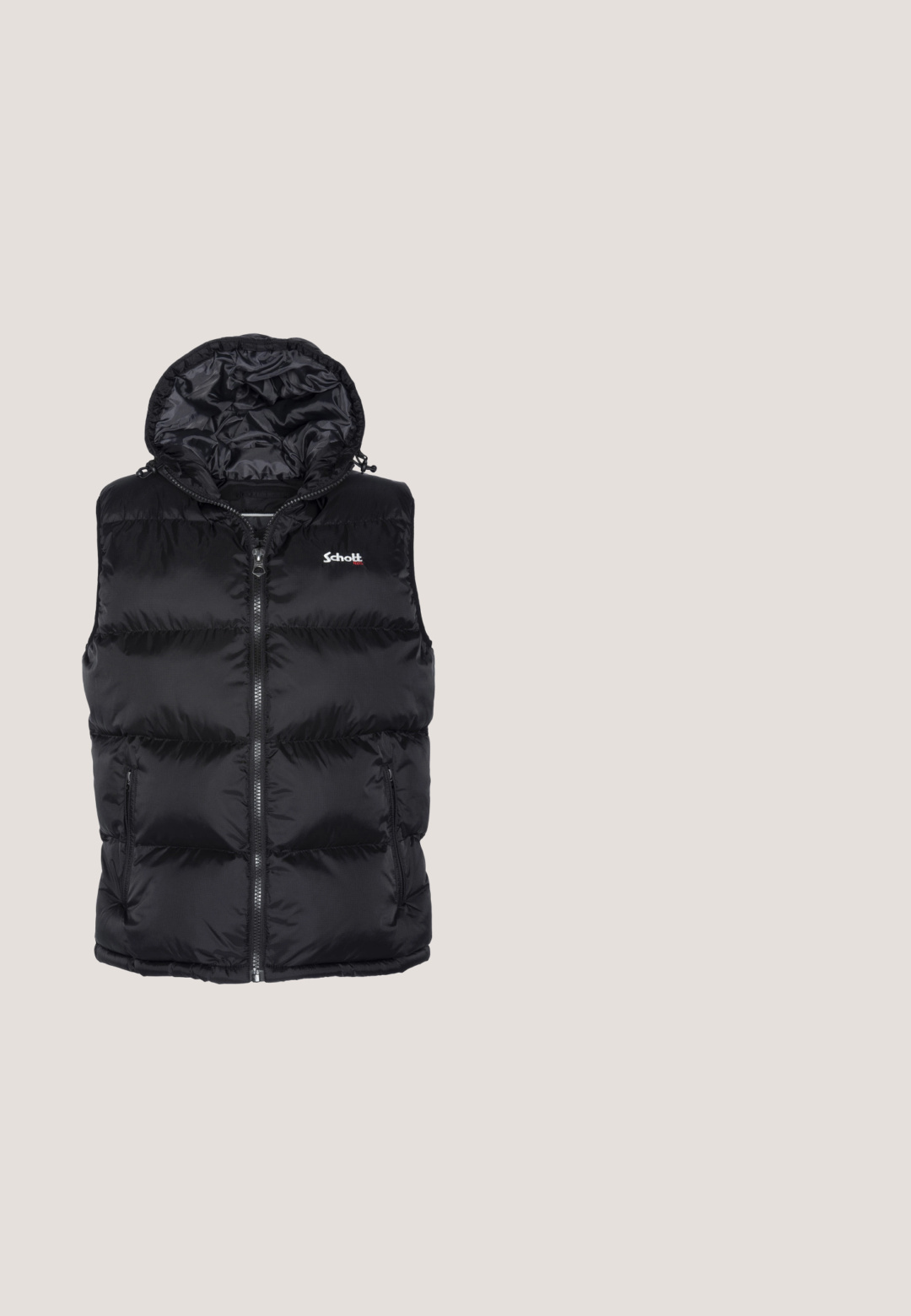 Gilet noir rembourré avec fermeture éclair à l'avant et capuche. Présente un design matelassé et un matériel visible. Logo de la marque sur le coin supérieur gauche. Texture douce.; Pull-over à capuche noir avec un zip à mi-hauteur, doté d'une poche texturée et de détails en cordon de serrage, fabriqué en tissu doux.; T-shirt noir à manches courtes en matériau doux, avec un logo discret imprimé dans une couleur noire assortie sur la poitrine.; Pantalons de jogging noirs en tissu doux, avec une taille élastique et un cordon de serrage, des jambes fuselées et des poignets côtelés aux chevilles.; Baskets de sport en mesh noir avec semelle blanche, logo "R" gris sur le côté et amorti "foamtech" visible sur la semelle intermédiaire.; Sac bandoulière noir en nylon lisse. Il possède une fermeture à glissière, une bandoulière réglable et un patch logo discret à l'avant. Forme rectangulaire.