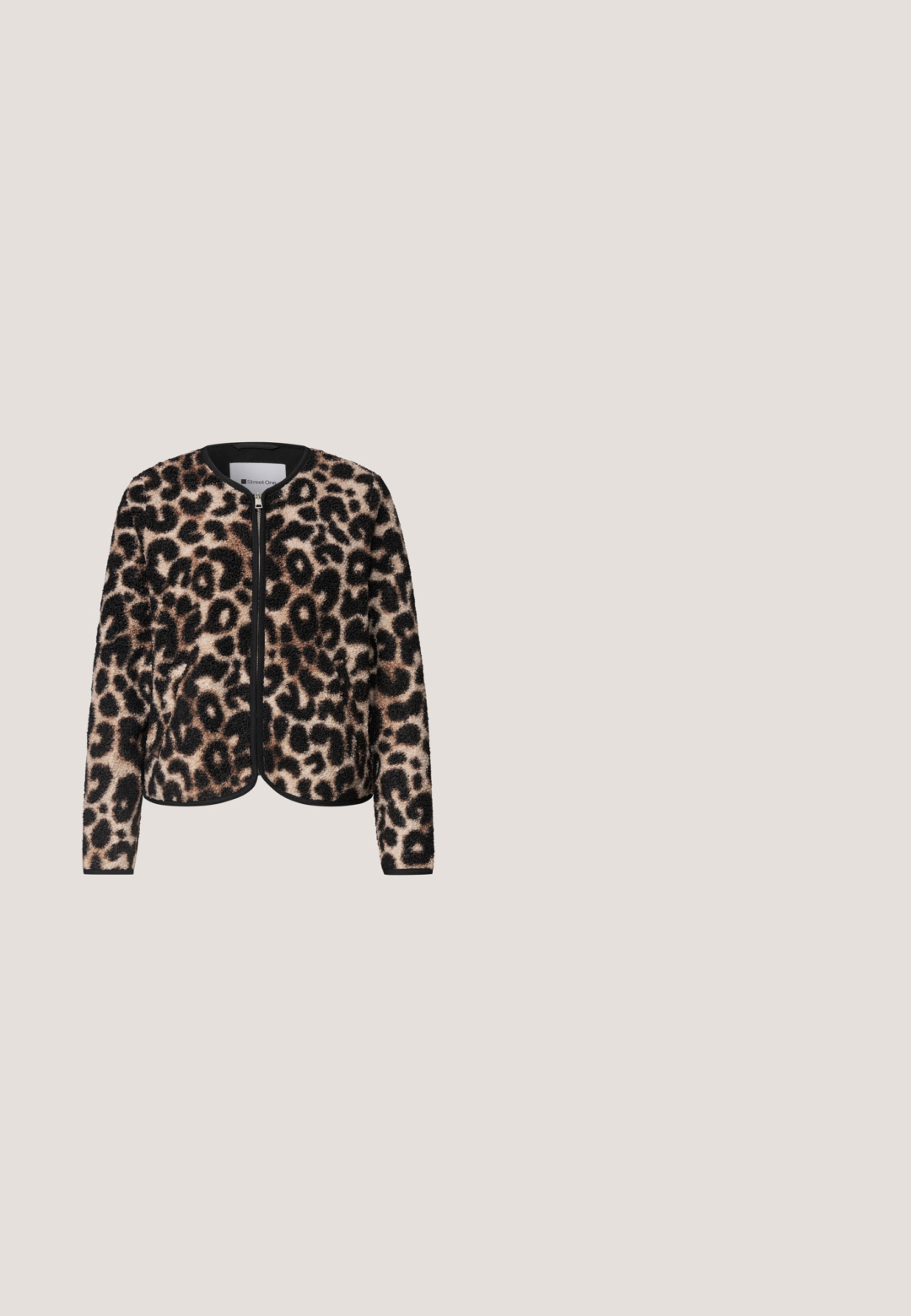 Veste à manches longues imprimé léopard avec fermeture éclair devant et encolure arrondie dans des tons noir, marron et beige.; JDY JDYBROOKE LS NOOS - Chemisier - pumice stone; Leggings en imprimé léopard avec une coupe ajustée, fabriqués en tissu léger, présentant un motif animal noir et beige.; Sneaker basse avec bout noir, côtés imprimé léopard, talon beige, lacets noirs et semelle blanche épaisse avec étiquette de la marque Liu Jo.; Sac à main à imprimé léopard marron et noir avec poignée supérieure froncée et bandoulière noire détachable, fermeture éclair dorée et détail du logo à l'avant.; Bague en ton or avec des formes de cœur découpées. Présente des pierres incrustées dans les ouvertures en forme de cœur. Surface lisse et polie, avec un design arrondi.