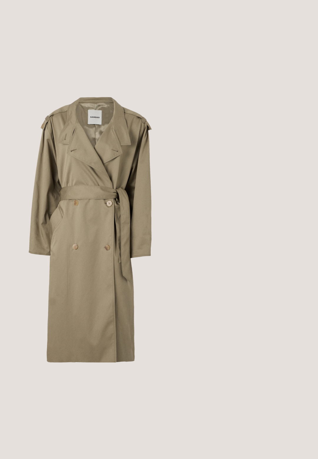 Tan trenchcoat med dobbeltknaplukning, bælte i taljen og sidelommer. Har epauletter og et klassisk kravedesign.; Marineblå og hvide stribede strikkede cardigan med lange ærmer, guldknapper, marineblå krave og to forlommer med knapdetaljer.; Lysgrønne brede bukser lavet af blødt stof, med en frontknaplukning, plisseringer og en ren kant.; Sort flad Mary Jane-sko med et diamantmønster i mesh, enkelt rem med spænde og lav hæl mod en ensfarvet lys baggrund.; Brun tekstureret læder håndtaske med en buet klap, vandret form, sorte accenter og en lang skulderreim fastgjort med guldfarvet hardware.; Sort og brunt læderbælte med et guldfarvet metalspænde, der har et buet design og en ekstra sort detalje. Glat tekstur over hele bælten.