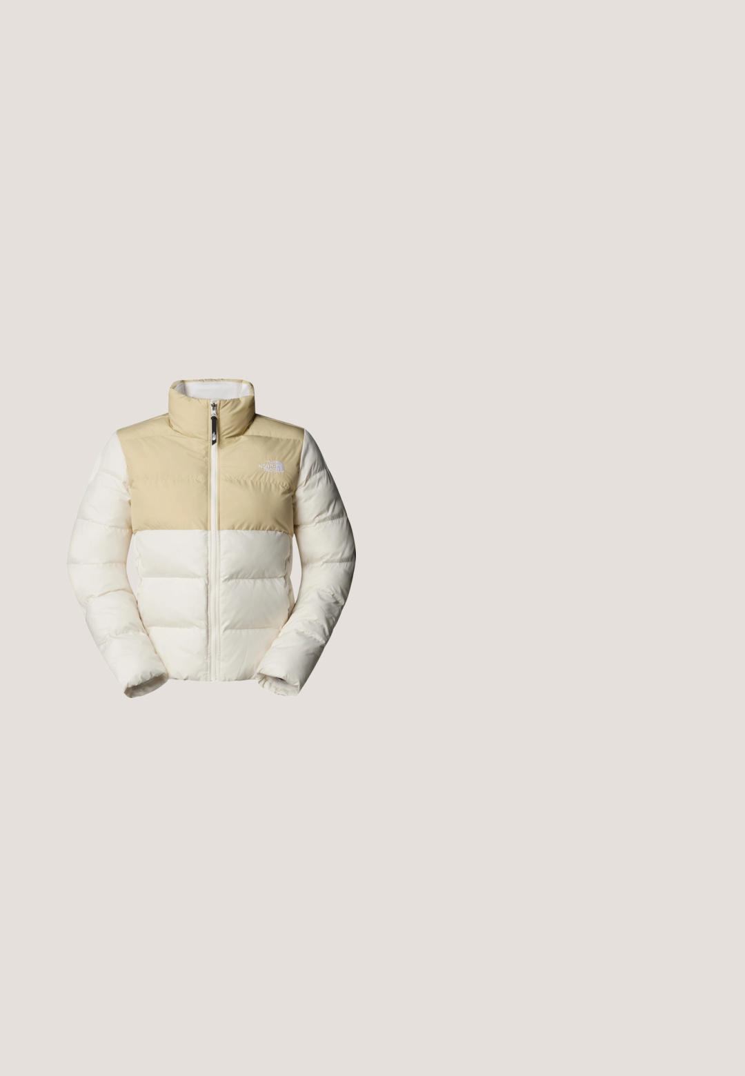 Tofarvet beige og off-white polstret jakke med høj krave, frontlynlås og logo på venstre bryst.; The North Face W EASY L/S CREW NECK - Langærmet T-shirt - tnf black; The North Face W QUEST SOFTSHELL PANTS - Bukser - tnf black; Brune ankelstøvler med en tekstureret læderoverdel, fleecefor, runde snørebånd og en gummisål med et sort og hvidt design.; Sorte plastiksolbriller med en wraparound-design, grå linser og buede arme. Inkluderer logo på den indre arm. Mat finish.; Sort Eastpak tote taske med to skulderremme, frontlomme med lynlås og hovedrum med lynlås på hvid baggrund.