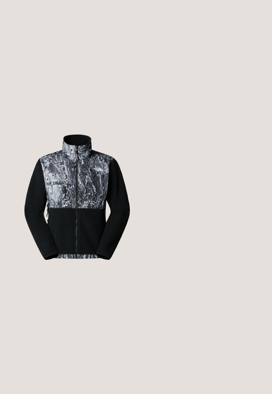 Fleece-takki mustalla keholla ja mustavalkoisella kuviolla yläosassa. Varustettu vetoketjukiinnityksellä ja sivutaskuilla.; Musta lyhythihainen t-paita pehmeästä kankaasta; vasemmassa ylärinnassa pieni valkoinen logo. Klassinen pyöreä pääntie.; Mustat urheilushortsit pehmeästä kankaasta, joissa on joustava vyötärö ja kiristysnauha sekä valkoinen logopläjäys vasemmassa lahkeessa.; Musta keskipitkä vaelluskengät, joissa on synteettinen päällinen, vahvistettu kärki, tekstuuriset yksityiskohdat ja kumipohja pitoa varten. Varustettu nauhoilla ja vetonauhalla.; Timberland INIETTATO - Aurinkolasit - nero lucido grigio fumo; Mustan vetoketjullisen keskipussin ja etutaskun omaava musta vyölaukku, joka on valmistettu kestävästä nailonista. Varustettu logopatchillä ja säädettävällä hihnalla.