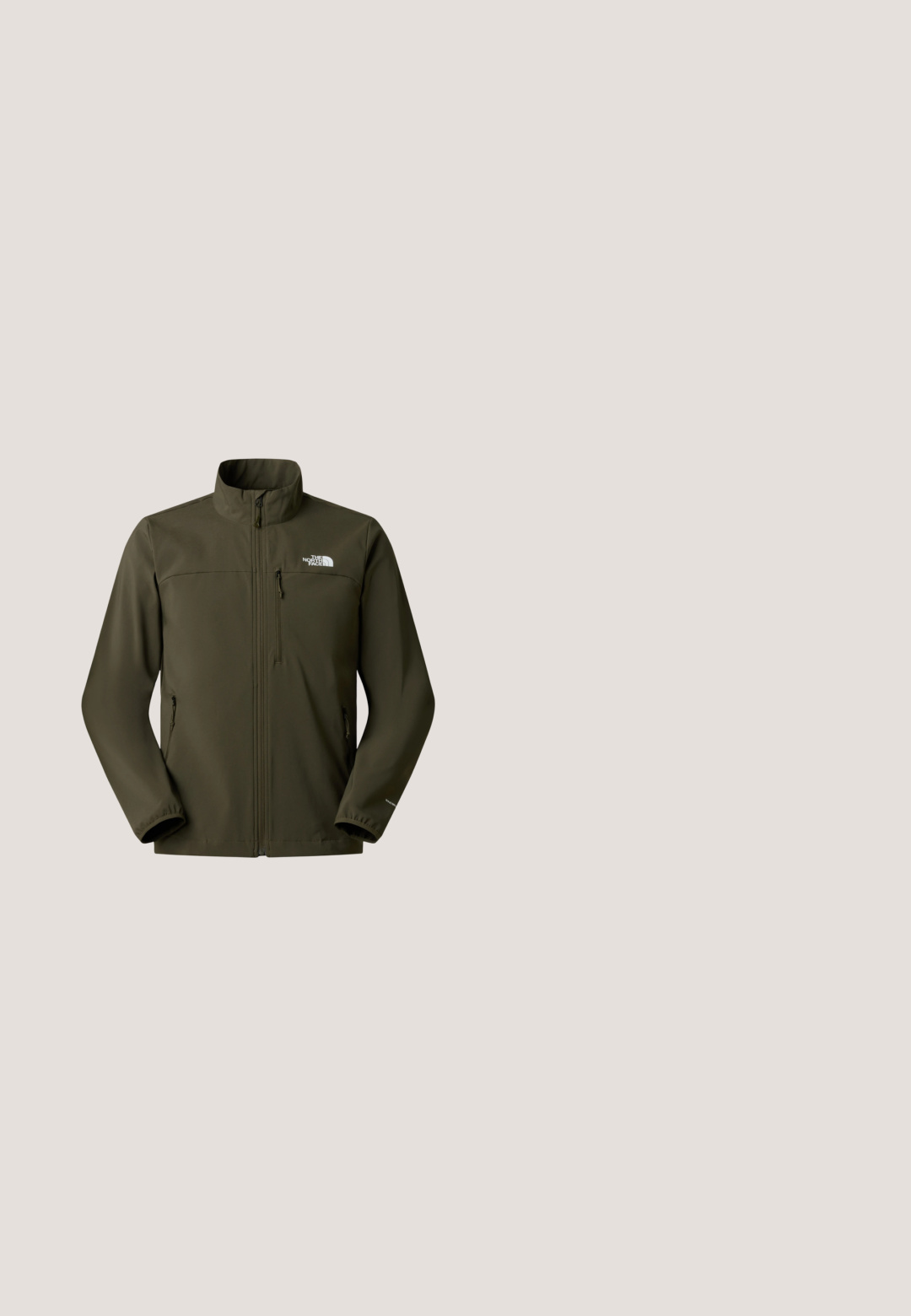Chaqueta softshell verde oliva oscuro con cuello alto, cremallera frontal, dos bolsillos laterales y un pequeño logotipo en el pecho izquierdo. Material ligero.; Sudadera con capucha naranja y bolsillo frontal, que presenta un gráfico de una montaña, árboles, un sol y el texto "Nunca dejes de explorar."; Camiseta beige de algodón de manga corta con un bolsillo delantero en el pecho que presenta un pequeño parche con un logo de montaña azul y blanco.; Pantalones cortos de carga verde olivo con cintura elástica y cordón, con un pequeño logo en el lado inferior derecho. Tela suave y ligera.; Bota de senderismo verde con parte superior de cuero texturizado, cordones naranjas, ojales de metal y una suela de goma beige con un patrón de banda de rodadura resistente.; Riñonera verde oliva con cremallera negra y tirador rojo, correa negra ajustable y parche con el colorido logo de Montagne en el centro frontal.