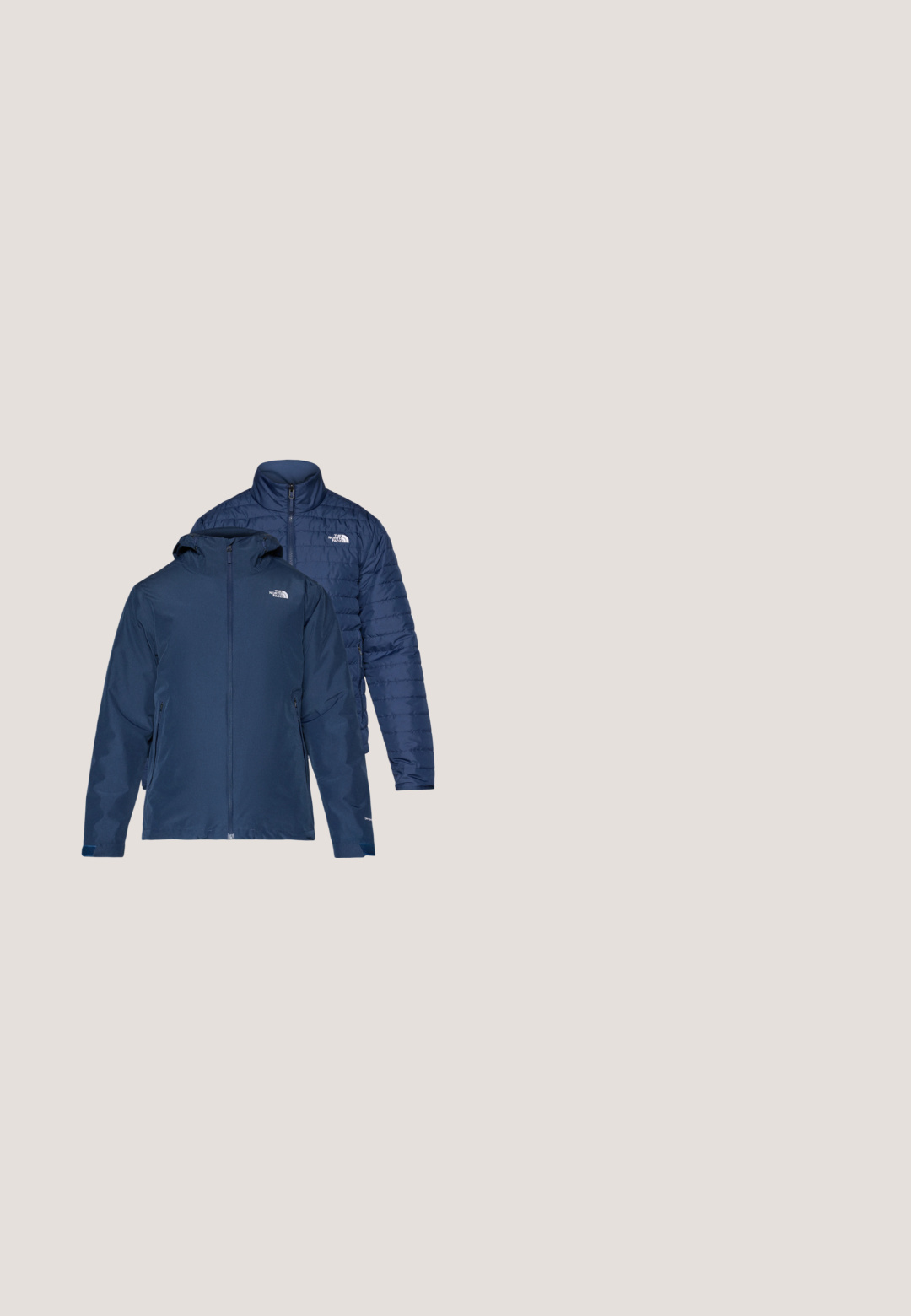 Navyblaue wendbare Jacke mit wasserabweisendem Außenmaterial und isoliertem Puffer-Innenleben. Verfügt über Reißverschlüsse und doppelte Seitentaschen.; Blauer Hoodie mit vorderer Kängurutasche, verstellbarer Kapuze mit Kordelzug und weißem The North Face-Logo auf der linken Brust.; Blaues T-Shirt mit kurzen Ärmeln mit weißem "The North Face" Logo und Halbkuppel-Design in der Mitte der Brust; Blaue, schmal zulaufende Sporthosen mit schwarzem Gummibund und dem North Face-Logo am rechten Oberschenkel, Frontansicht.; Schwarzer Leder-Wanderschuh mit blauen Schnürsenkeln, Metallösen, gepolstertem Schaft und dicker Gummisohle für guten Halt, in Seitenansicht dargestellt.; Blaues Stoff-Crossbody-Tasche mit schwarzem Netz-Vordertasche, Logo-Patch und verstellbarem Tragegurt. Verfügt über einen Reißverschluss und strapazierfähige Materialien.