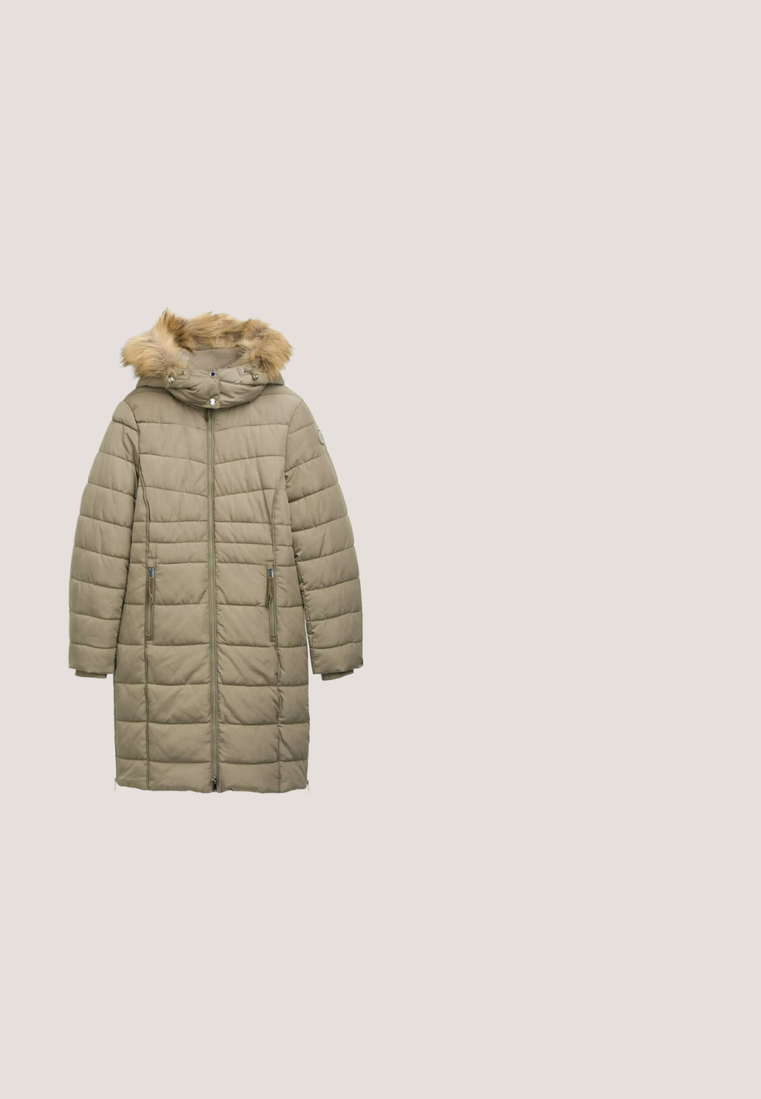 Gevoerd lang jack in lichtbeige met een afneembare capuchon voorzien van nepbont, ritszakken aan de zijkant en een ritssluiting aan de voorkant.; Bruine open vallende cardigan met lange mouwen, lichtgewicht gebreide stof en ontwerp met vallende schouders, weergegeven op een witte achtergrond.; Olijfgroen mouwloze top met een textuurpatroon en uitsnijdingen, en een keyhole sluiting aan de achterkant. Zachte stof en een ontspannen pasvorm.; Brede broek in olijfgroene stof, met een zachte textuur en zonder zichtbare sluitingen. Ontworpen voor een relaxte fit met strakke lijnen.; Bruine sneaker met pluizige beige textuur, suède accenten en een dikke, geribbelde beige zool. Voorzien van vetersluiting en subtiele branding.; Pepe Jeans Schoudertas - washed army green