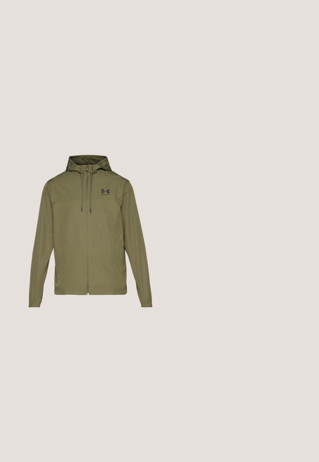 Veste légère vert olive avec fermeture éclair à l'avant, capuche réglable et logo noir sur la poitrine. Elle dispose de manches longues et de poches latérales.; Sweatshirt gris en tissu doux, avec un col rond, des manches longues, des poignets côtelés et un ourlet droit. Aucune motif ni graphique visible.; T-shirt blanc à manches courtes en coton, avec un col rond et un design simple. Étiquette de marque visible au niveau du cou. Aucun motif ni accent.; Pantalons de survêtement gris foncé en tissu doux, dotés d'une taille à cordon de serrage, de deux poches latérales zippées et de panneaux décoratifs sur les jambes.; Baskets blanches en cuir avec une texture lisse, bout rond, design bas et branding subtil sur le côté. Collier rembourré et lacets.; Sac bandoulière noir en forme de goutte avec sangle réglable et poche zippée à l'avant avec un petit écusson logo de la marque.