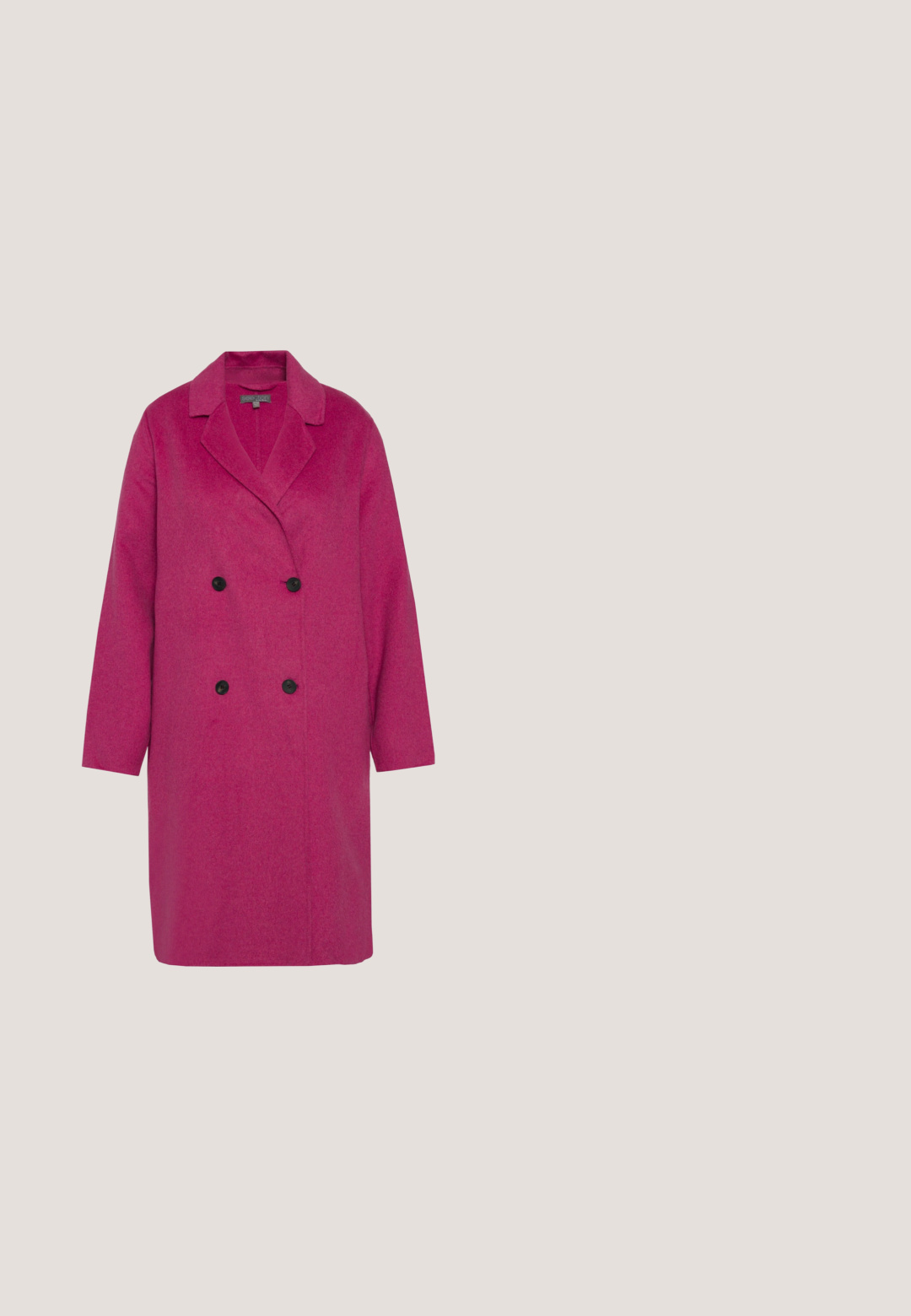 Magenta uldfrakke med dobbeltknaplukning, brede kraver og to sorte knapper. Har en afslappet pasform og mid-length ærmer.; Langærmet lilla striktrøje med høj rund hals og ribkanter ved ærmer og kant, vist på en hvid baggrund.; Sort ærmeløs kjole i kunstlæder med V-hals, knaplukning foran og let udslået kant.; Lilla ankelstøvle med en slank, spids tå og blokhæl. Fremstillet af glat materiale med kontrasterende hvide sydetaljer.; CHICCA BORSE Skuldertasker - viola; Små guldringøreringe med halv lilla emaljebelægning, vist åbne på en hvid baggrund.