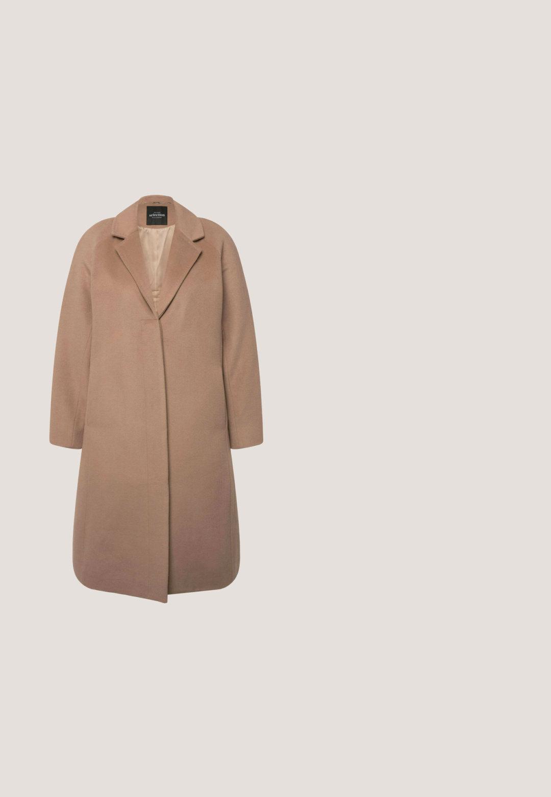 Abrigo de lana beige con cuello de solapa, mangas largas y silueta recta. Presenta un cierre frontal oculto y un forro interior suave.; Vestido beige de canalé con un escote redondo alto y mangas largas abullonadas. Textura suave, corte a la altura de la rodilla y detalles sutiles de patrón vertical.; Bota alta de ante marrón con puntera afilada, tacón apilado, hebilla decorativa y panel elástico lateral para mayor flexibilidad.; Gafas de sol carey con lentes marrones degradados, forma ovalada, acentos metálicos y patillas de múltiples colores a rayas.; Bolso de cuero marrón con forma curva, herrajes plateados y una correa desmontable; presenta un cierre frontal y el logo de la marca en el exterior.; Pendientes de aro dorados con colgantes en forma de corazón incrustados con pequeñas piedras blancas brillantes.