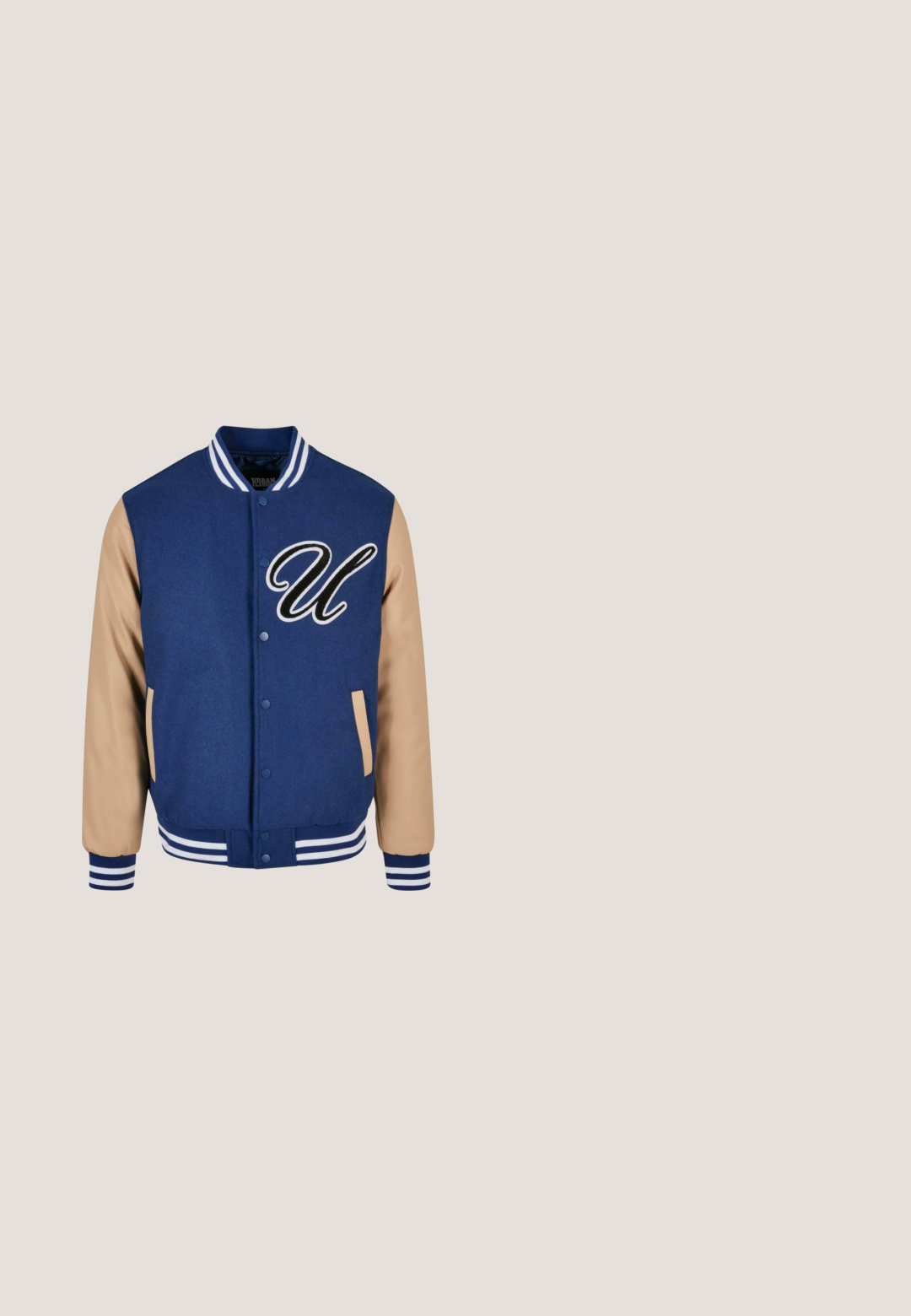 Veste varsity bleu marine avec manches beiges, comportant un grand logo "U" brodé et des poignets et une taille côtelés rayés.; Sweat-shirt gris clair avec un col et des poignets côtelés bleu marine. Présente le texte « BLKVLS NY » en blanc, en arc de cercle sur la poitrine.; T-shirt en coton bleu clair avec une coupe décontractée, des manches courtes et un design de logo blanc sur la poitrine. Texture douce et encolure ronde.; Pantalon de sport bleu clair avec taille élastique, jambes fuselées et poignets élastiques ; présente un patch logo Kani Sports sur un côté.; Baskets de sport en synthétique blanc et bleu clair, avec un bout arrondi, un système de laçage et un logo noir sur le côté.; Sac bandoulière en jean Karl Lagerfeld avec poche frontale zippée et sangle noire réglable avec logo embossé.