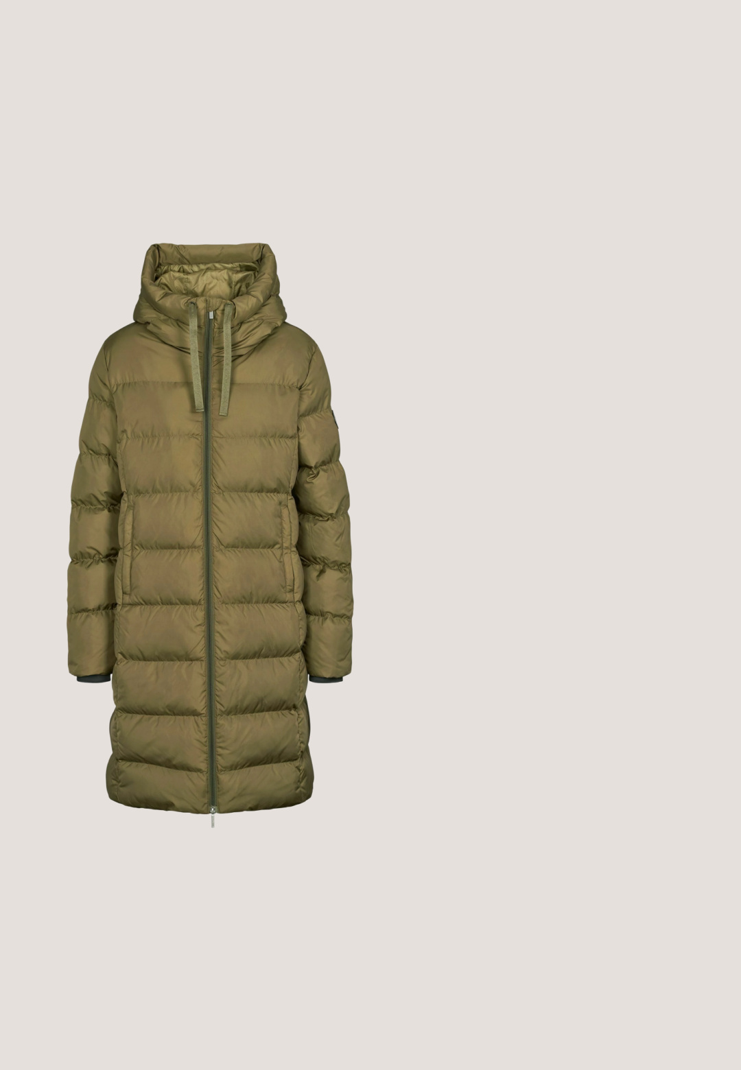 U.S. Polo Assn. UWGISLA - Vinterfrakke - dark olive; Cremefarvet sweatshirt med skuldersøm, ribbede manchetter og nederste kant samt en dekorativ perlekrave prydet med krystaller og perler.; Beige kortærmet t-shirt med rund hals og lille "element"-logo på venstre bryst samt en mærkat inde i kraven.; Beige bredde bukser lavet af en blanding af bomuldsstof, med knaplukning, bæltestropper og forlommer.; Hvide lædersneakers med en brun accentpanel, flad gummisål og snørelukning. Struktureret overflade med en glat finish.; Beige skuldertaske med polstret rem, rektangulær form, lynlåslukning og diskret "Johnny Urban" logo på fronten.