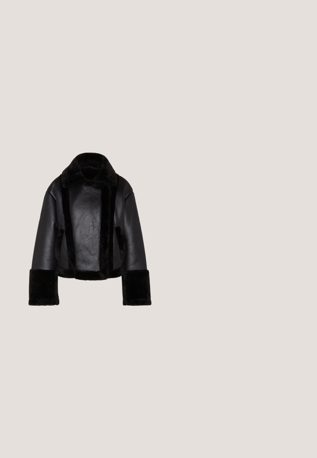 VILA VIMELDA JACKET - Chaqueta de invierno - black; Top corto de manga larga negro acanalado con un profundo escote en V, detalles fruncidos en la parte delantera y lazo ajustable en el dobladillo.; ONLY ONLTIGER LOW WAISTED FLARED - Pantalones - black; Zapatillas altas negras con suela de goma gruesa, parte superior de cuero, cierres de cordones y tiras de Velcro, y detalles de panel lateral texturizado.; Bolso de hombro negro de nailon con una forma curvada, acento de cadena plateada, mini bolsa desmontable y correa ajustable; presenta el logo "Steve Madden".; Pendientes colgantes de cristal con herrajes en tono plateado, que presentan un stud cuadrado y filas en cascada de cristales rectangulares y octogonales.