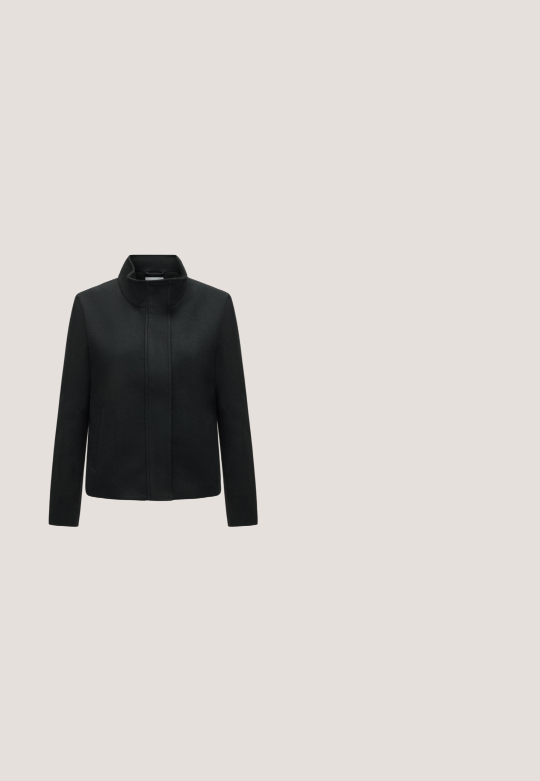 Zwarte damesjas met hoge kraag, verborgen voorzijde sluiting, lange mouwen en zijzakken, weergegeven op een effen witte achtergrond.; Zwart-wit geblokt vest met een ronde kraag, lange mouwen, voorzakken en contrasterende zwarte knopenrij. Gebreide textuur.; Zwarte leren kniehoogte laars met blokhak en decoratieve band met gouden gesp boven de enkel, zijaanzicht op witte achtergrond.; Zwarte rechthoekige zonnebril met donkere glazen en een gouden "TH"-logo op de pootjes, afgebeeld op een effen lichte achtergrond.; Zwarte handtas met krokodillenstructuur, twee handvatten, een afneembare riem en een goudkleurige rechthoekige sluiting op de voorklep.; Zilverkleurige stervormige oorringen met een gladde, gepolijste afwerking op een effen witte achtergrond.