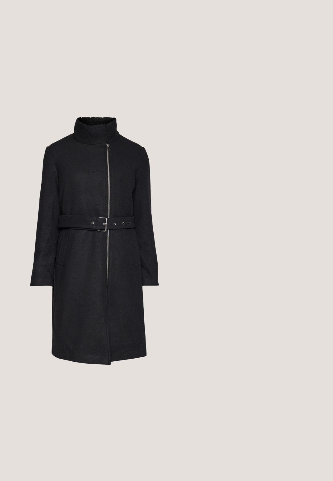 Vero Moda VMDENVERFEBE LONG COAT - Abrigo clásico - black; Suéter gris de canalé con mangas largas y un amplio escote barco. Hecho de un material de punto suave con un acabado texturizado.; Vaqueros pitillo de denim azul oscuro, de talle alto con una forma ajustada, que cuentan con bolsillos delanteros, cremallera y un sutil desgaste en los muslos.; Las botas Chelsea de cuero negro presentan una superficie lisa, paneles laterales elásticos, una lengüeta y una suela de goma gruesa con un dibujo texturizado.; Gafas de sol rectangulares negras con lentes oscuros, montura de plástico grueso y patillas anchas. Superficie lisa y diseño anguloso.; Bolso tote de cuero negro texturizado con dos largas correas para el hombro, forma rectangular y apertura superior.