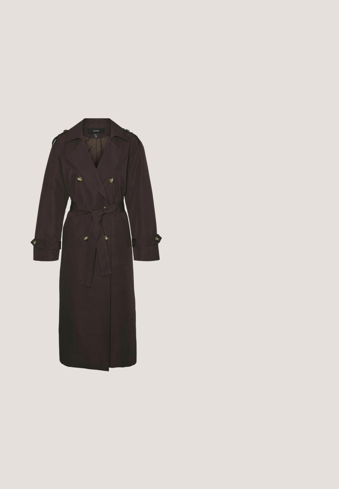 Vero Moda VMCHLOE - Trenchcoat - chocolate torte; Langærmet sort bluse med rund halsudskæring, detaljer med indsnøring i taljen og let udvidet kant, vist fladt på hvid baggrund.; VILA VIELLETTE HW MIDI SKIRT - NOOS - Maxinederdele - coffee bean; Sort mule med spids tå og lille hæl, med sløjfe og mørkt polkaprikket mønster på stoffets overdel.; Brun læderhobo-taske med en buet silhuet, sort skulderrem og lynlåslukning. Glat tekstur med en blank finish.; Øreringe i guldfarve med sammenflettede løkker i bordeaux og hvid. Designet har en glat tekstur med skinnende metalliske accenter.