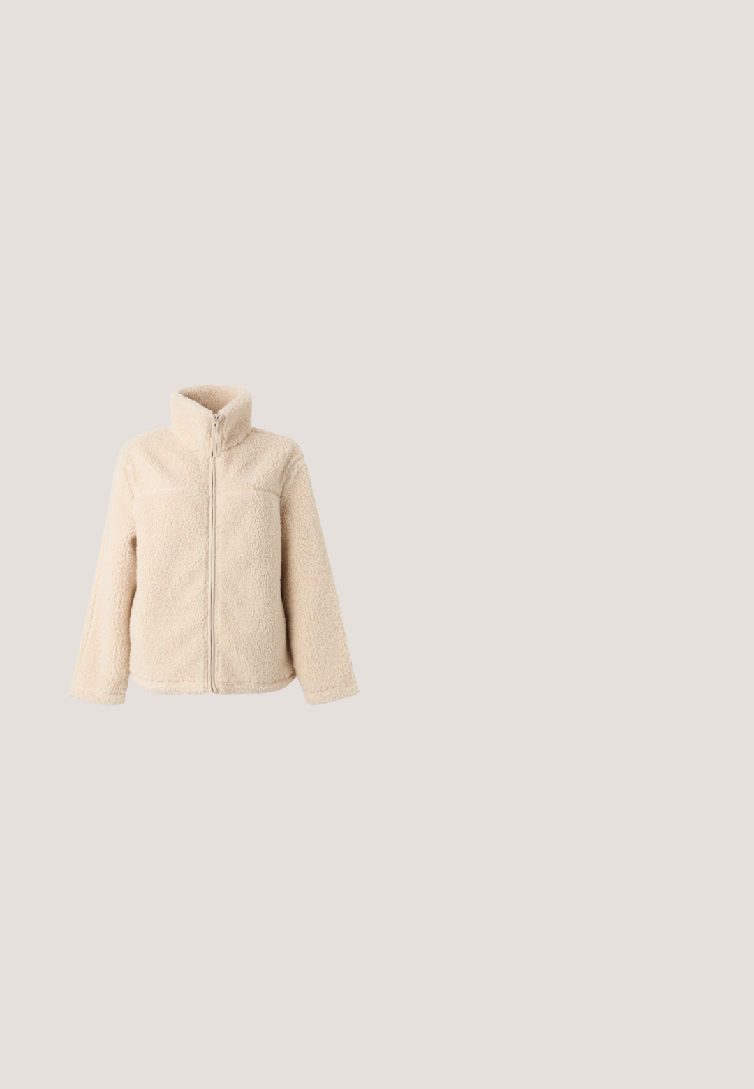 Beige fleecejakke med fuld lynlås, høj krave, lange ærmer og blødt, struktureret stof, vist på en ensfarvet lys baggrund.; Cremefarvet bomulds-hoodie med snøre i hætten, forlommer, ribstrikkede manchetter og kant. Har en løs pasform og glat tekstur.; Beige bomuldssweatpants med elastisk talje, snoretræk og elastiske manchetter, præsenteret på en neutral hvid baggrund.; Lette sneakers med en beige mesh-overdel, hvide accenter og teksturerede brune detaljer. Chunky gummisål med et unikt bølgemønster.; Beige polstret tote taske med to håndtag, med en hvid label med teksten "MADS NØRGAARD COPENHAGEN" på forsiden.; Polstret pandebånd med beige base og sort leopardmønstret print, designet til behagelig brug.