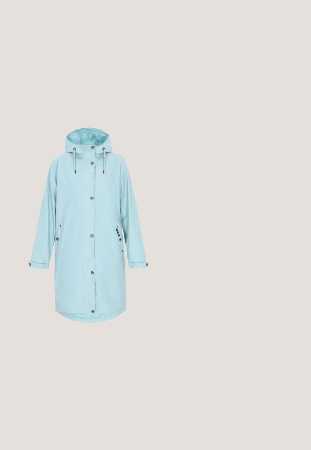  Lichtblauwe waterdichte jas met een capuchon, drukknoopsluitingen en verstelbare trekkoorden. Voorzien van zijzakken en een relaxte pasvorm.; Donkerbruine kortemouwen wikkelblouse met V-hals en lichte plooitjes aan de zijkant, ontworpen voor vrouwen.; Grijze flared broeken met een brede tailleband. Glad weefsel met een lichte glans, van donkerboven naar lichter beneden.; Witte en beige sneaker met een gestructureerde afwerking, vetersluiting en een luipaardprint accent op de hiel, met een dikke rubberen zool.; Klein rechthoekig grijs en beige stoffen tasje met ritssluiting en een reliëf bloemenpatroon op een patch aan de voorkant rechtsonder.; Zilveren armband met een oneindigheidssymbool versierd met heldere strassstenen, bevestigd aan een fijne ketting met een sluiting en een driehoekig label.