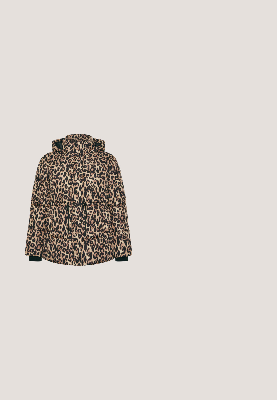 Luipaardprint pufferjack met capuchon, voorzien van een gewatteerd ontwerp, elastische manchetten en twee voorkoffers. Zwart en bruin kleurenschema.; Bruine luipaardprint trui met lange mouwen, geribbelde zwarte halslijn en manchetten, gemaakt van zachte, gestructureerde stof. Kenmerkend dierlijk patroon.; Een broek met luipaardprint, met een slim fit, knoopsluiting en gestikte tailleband met een lichte stretch voor comfort.; Luipaardprint en zwart suède sneaker met een wit en zwart gestreepte zool, zwarte veters en een merklijn op de zijkant. Gelaagd bovenmateriaal.; My Jewellery Schoudertas - brown; Gouden oorbellen met zwart-wit gemarmerde ovale vormen, verbonden door ronde accenten, met een gladde, glanzende afwerking.