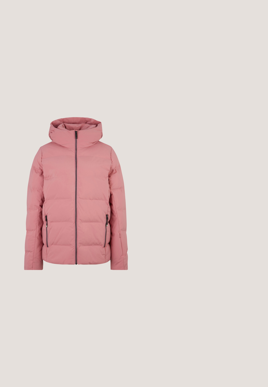 Veste rembourrée rose avec un col haut, fermeture à glissière sur le devant et deux poches latérales zippées. Matière lisse avec une texture matelassée et sans motifs visibles.; Pull en polaire rose clair avec un col zippé demi-long, manches longues et texture lisse. Design minimaliste, sans motifs ni accents.; Chemise à manches longues, couleur rose clair, en tissu lisse, avec un col rond et une silhouette ajustée, sans motifs ni accents visibles.; Pantalon de ski rose imperméable, coupe droite, devant plissé, deux poches latérales et accents noirs aux chevilles.; Baskets montantes roses avec un col duveteux, tige texturée, design à lacets, semelle intermédiaire blanche et détail de coussin d'air visible.; Sac fourre-tout matelassé rose avec deux poignées, comportant une étiquette rectangulaire sur le côté portant l'inscription "STUDIO BERLIN". Texture douce et taille généreuse.