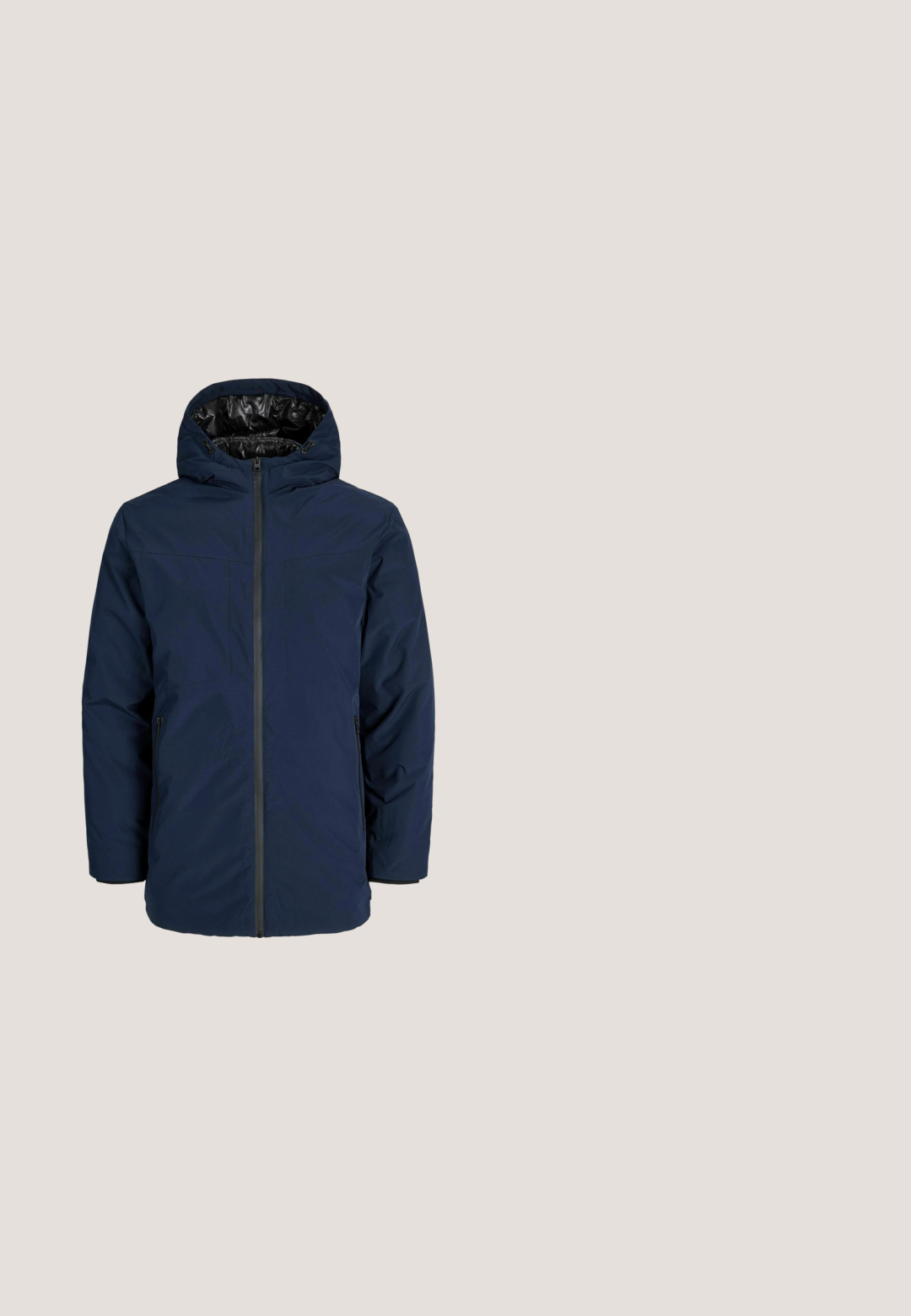 Marineblauwe geïsoleerde jas met een capuchon, voorzien van een rits aan de voorkant, twee zijzakken en een soepele buitenkant.; Donkerblauwe geribbelde coltrui met lange mouwen en een aansluitend ontwerp, met een textuurstof en zonder zichtbare hardware of accenten.; Only & Sons ONSRAL - Overhemd - navy blazer; Donkerblauwe slim-fit jeans met lichte vervaging op dijen en knieën, met voorzakken, riemlussen en een knoopsluiting.; Bruine leren enkellaarzen met een ronde neus, vetersluiting, gestructureerd oppervlak en een zwarte rubberen zool. Voorzien van een kleine hak en een lusje om aan te trekken.; Compacte bruine leren schoudertas met ritssluiting, voorvak met klep en metalen merkemblemen aan de voorkant.