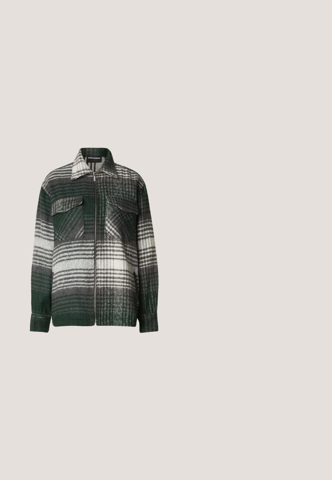 Grün, weiß und grau karierte Jacke mit Reißverschluss, zwei Brustklappen und einem Kragen.; T-shirt aus Baumwolle in Türkis mit einem schwarz-weißen Foto von Händen in Gebetshaltung, darunter das Wort "pray" in schwarzer Schreibschrift.; Grüne weit geschnittene Hose aus weichem Baumwollstoff mit zwei vorderen Taschen, einem Knopfverschluss und Gürtelschlaufen, mit glatter Textur und tailliertem Schnitt.; Schwarze Leder-Sneaker mit drei weißen Streifen, strukturierter Oberfläche, goldenem "adidas JAPAN"-Logo und einer gummierten Sohle mit Grip-Muster.; Mandarina Duck Umhängetasche - black; Silberne Figaro-Kettenhalskette mit ovalen und abgeflachten Gliedern, gesichert durch einen kleinen Karabinerverschluss, präsentiert vor weißem Hintergrund.