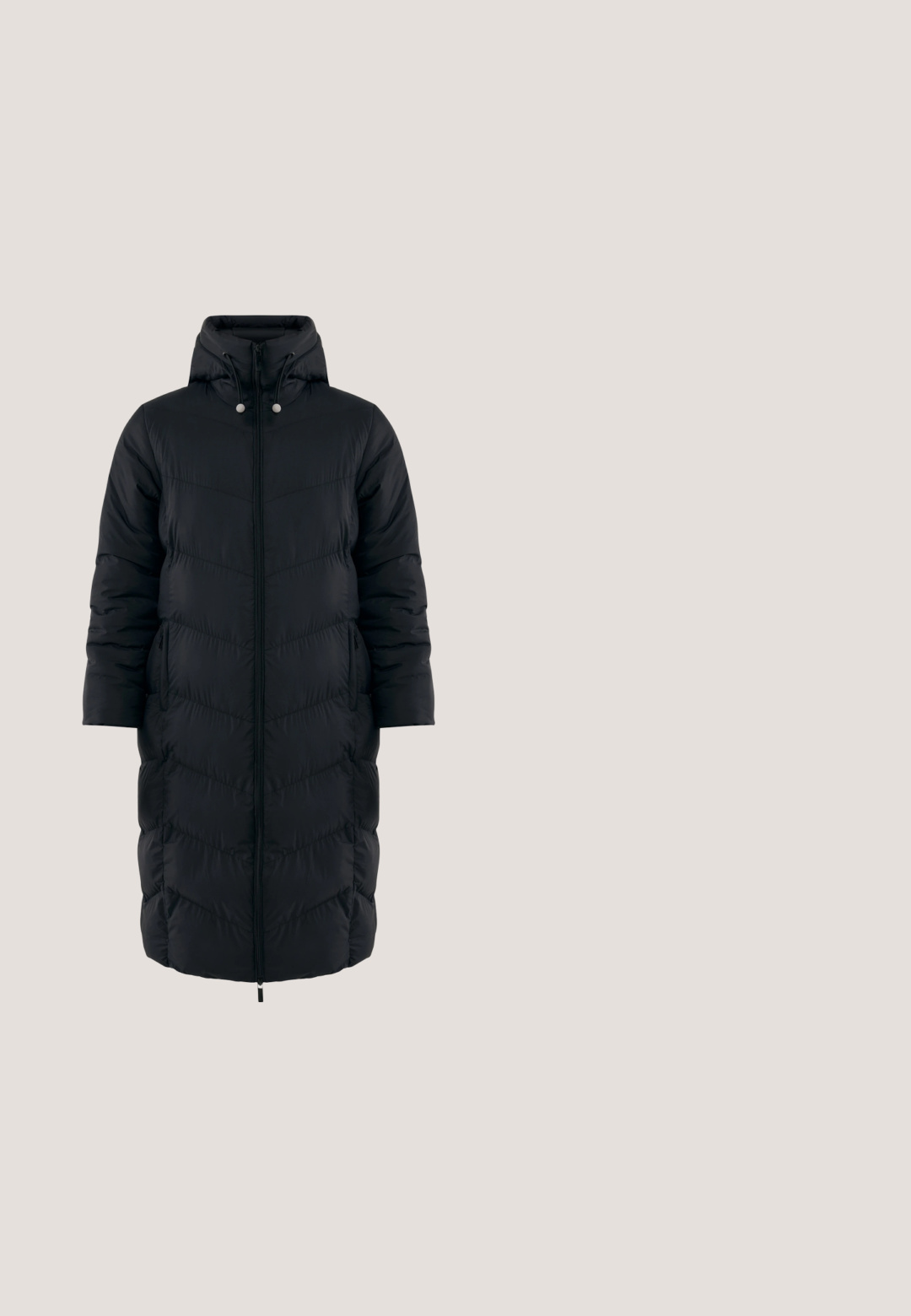 Abrigo de invierno largo y negro con almohadillado, capucha, cremallera frontal, cordones con puntas metálicas y bolsillos laterales.; Sudadera negra con un patrón de cuadros texturizado, presenta un bolsillo tipo canguro y puños acanalados. Diseño con capucha y corte relajado.; KnowledgeCotton Apparel Camiseta de manga larga - black jet; Pantalones cortos de ciclismo negros acanalados con una cintura alta, con una textura suave y un corte hasta la rodilla. Sin patrones visibles ni accesorios.; Bota negra de plataforma con suela gruesa, cremallera frontal y ribete de pelo esponjoso alrededor del cuello, mostrada de perfil lateral.; Bolso tote acolchado negro con un acabado brillante, que presenta dos asas cortas y una pequeña etiqueta azul. Forma rectangular con rayas horizontales.
