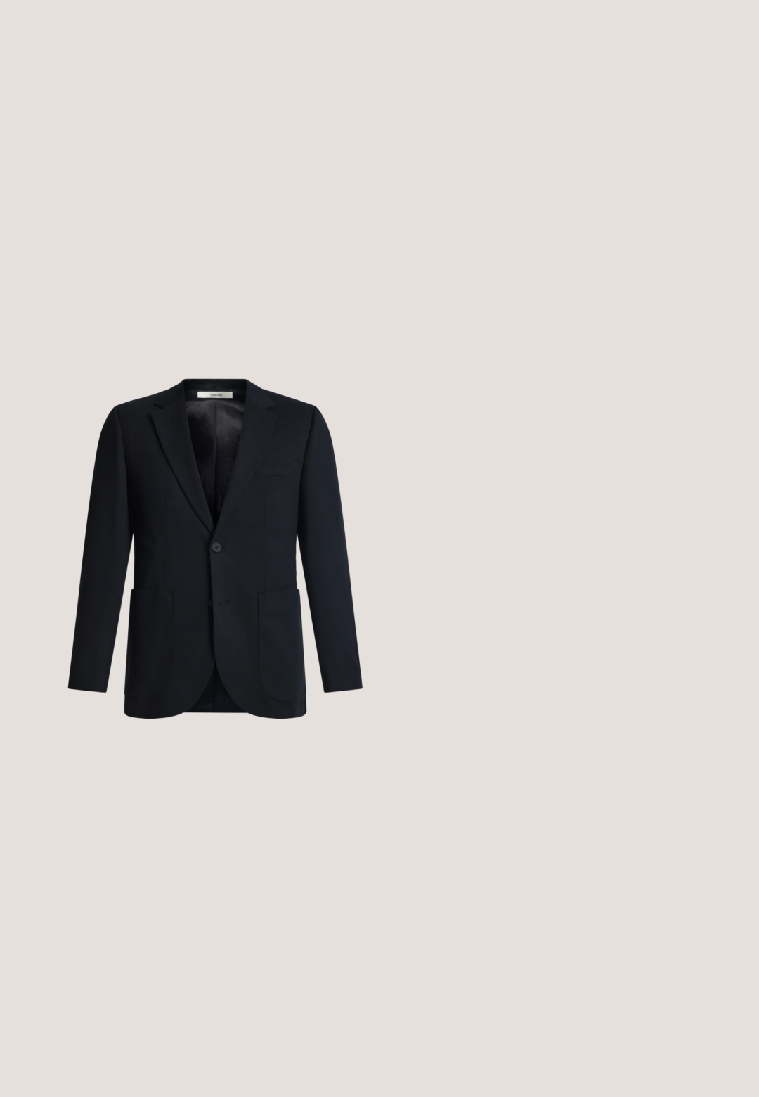Blazer noir à simple boutonnage avec deux poches plaquées devant, fermeture par un bouton, col cranté et doublure intérieure lisse.; Chemise noire à manches longues boutonnée avec col classique et logo "BOSS" discret sur la poitrine, présentée sur un fond clair uni.; Pantalon noir taille haute, ajusté, avec passants de ceinture, plis à l'avant, poches latérales et fermeture boutonnée avec zip.; Mocassin en cuir noir brillant avec un petit talon et une bride sur le dessus, vu de côté sur fond blanc.; Calvin Klein SLIDELL SOLID - Cravate - black; Ceinture en cuir noir texturé avec une boucle rectangulaire mate noire, enroulée sur un fond gris clair uni.