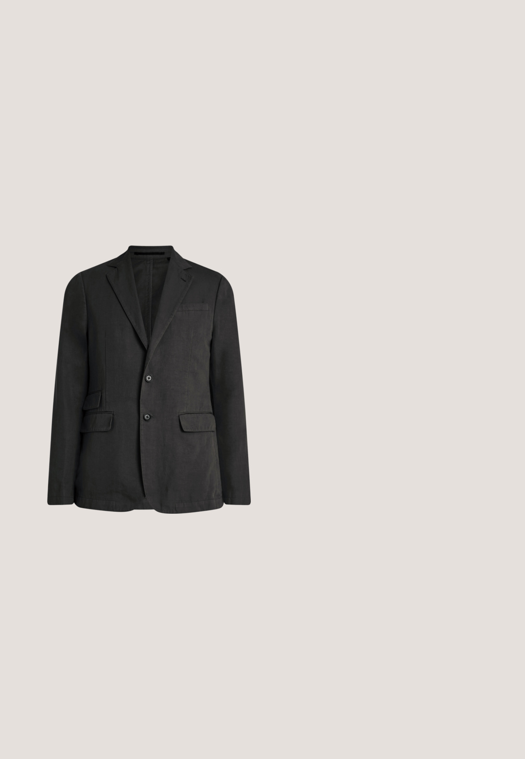 Blazer negro de lino con diseño de un solo botón, dos bolsillos frontales y tres botones. Presenta un cuello con muesca y una silueta estructurada.; Suéter de punto negro con cuello redondo y mangas largas. Presenta una textura suave y un dobladillo acanalado ajustado en la cintura y los puños.; Camiseta negra de manga corta hecha de algodón suave. Presenta un cuello redondo y un diseño minimalista con un logo en relieve en el pecho.; Pantalones grises a medida con una textura suave, que cuentan con un frente plano, piernas rectas y pliegues sutiles para un detalle adicional.; Zapato de vestir de cuero negro con detalles de brogue, punta redondeada, diseño con cordones y tacón bajo apilado. Textura suave con acentos mínimos.; Calvin Klein SLIDELL SOLID - Corbata - black