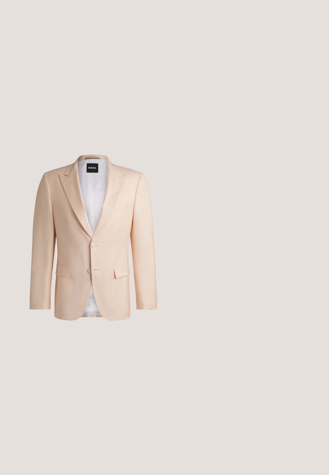 Veste de costume ajustée en pêche clair fabriquée en tissu lisse. Elle présente des revers crantés, deux boutons sur le devant et deux poches avant. Doublure blanche visible.; Chemise beige à manches longues boutonnée avec col pointu, présentée à plat sur fond blanc.; Pantalons fuselés beiges en tissu léger, avec des plis avant, deux poches latérales et une texture lisse.; Chaussure de ville Oxford en cuir brun avec bout amovible, lacets fermés et petit talon empilé sur fond blanc.; Cravate marron avec un motif texturé de petites formes géométriques, finition lisse et pointe pointue. Fabriquée en tissu.; Ceinture en cuir marron lisse enroulée avec boucle rectangulaire argentée gravée "Tiger of Sweden" sur fond neutre.