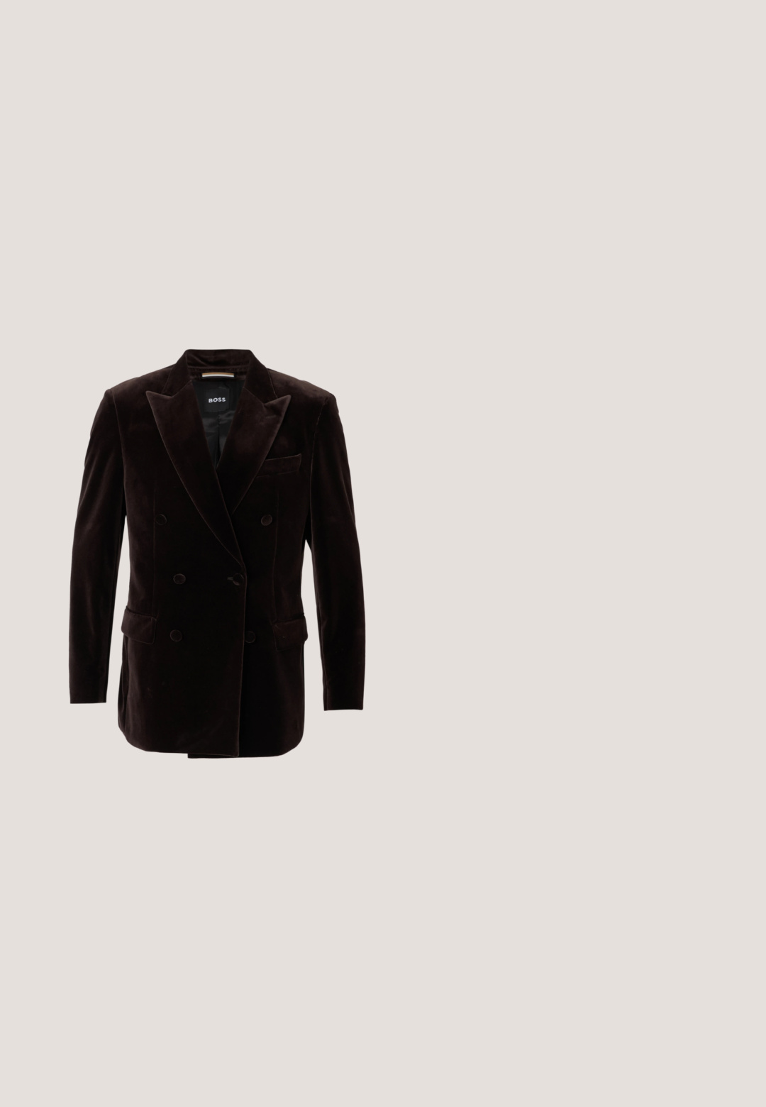 Dubbelgeknoopte zwarte fluwelen blazer met piekflappen, zes bedekte knopen, voorzakken met kleppen, borstzak en een BOSS-label binnenin de kraag.; Donkergrijs herenoverhemd met lange mouwen, puntkraag en knopen aan de voorkant, afgebeeld op een lichtgrijze achtergrond.; Zwarte fluwelen broek met een getailleerde pasvorm, gladde textuur en een bijpassende tailleband. Heeft rechte pijpen en zijzakken.; Zwarte leren veterschoenen met een ronde neus, een gladde afwerking en subtiele stikdetails, gedragen met lichtbeige broeken.; HUGO Toilettas - black; Zwarte lederen riem met een gladde afwerking, met een rechthoekige metalen gesp met een eenvoudig ontwerp en een gestructureerde strip.