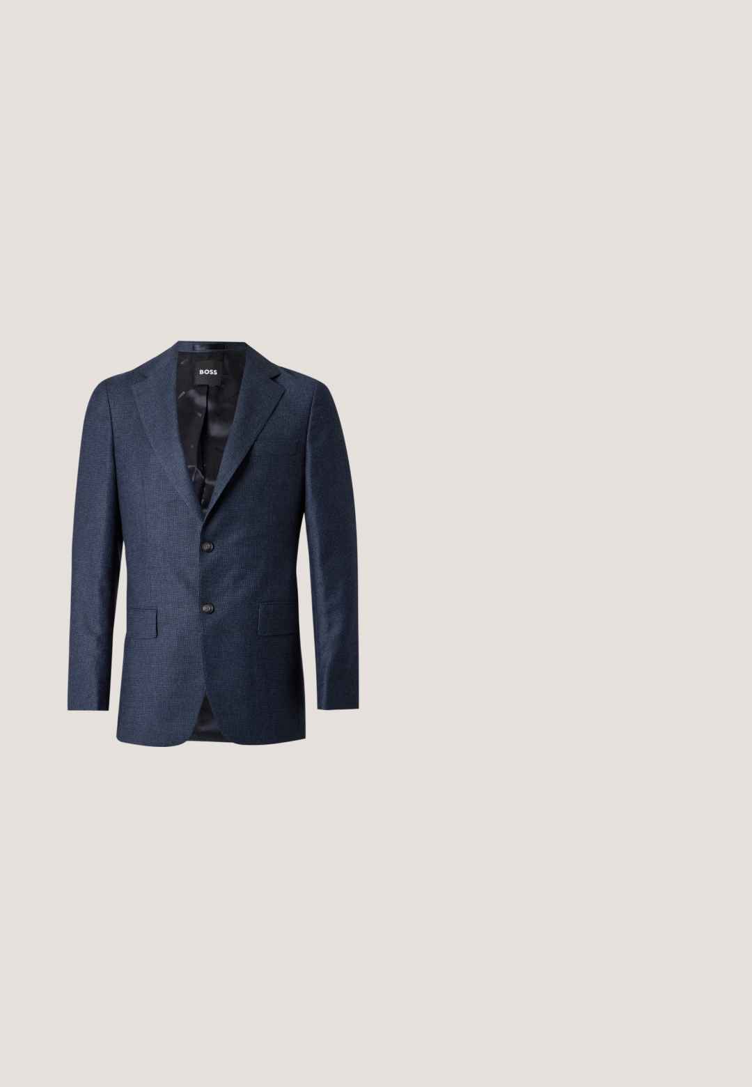 Marineblauwe herensblazer met subtiel ruitenpatroon, twee knopen aan de voorkant, notch-revers en klepzakken, gedeeltelijk open om het zwart gevoerde interieur te tonen.; BOSS H-JOE-SPREAD - Overhemd - light blue; Donkerblauwe broek van soepel materiaal, met een rechte pijpdesign, twee zijzakken en een knoopsluiting in de taille.; Zwarte leren loafer met kwastjes en een beige rubberen zool, zijaanzicht op een effen lichtgrijze achtergrond.; Zwarte getextureerde leren crossbodytas met voorvak en verstelbare schouderriem, getoond op een effen lichte achtergrond.; Zwarte leren riem opgerold met een rechthoekige matte zwarte gesp en een discreet geperst logo op een witte achtergrond.