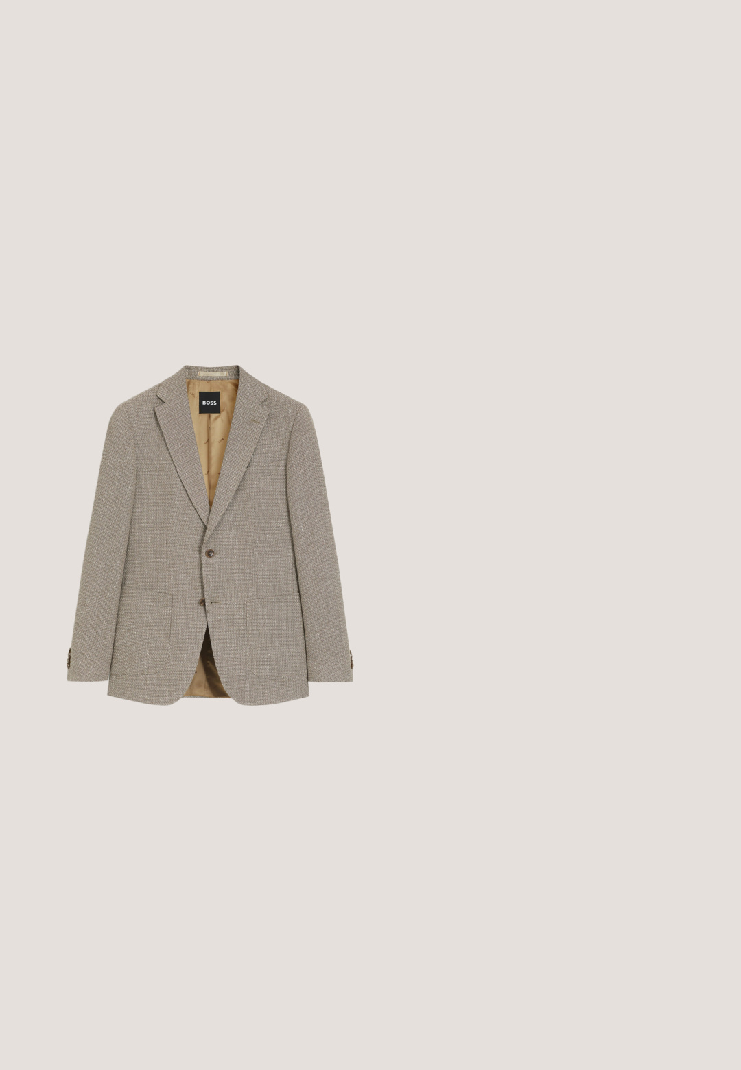 Beige getextureerde herenblazer met notch-revers, twee opgestikte voorzakken, knoopsluiting en beige binnenvoering met merklabel.; Beige overhemd met lange mouwen, knopen, kraag en borstzak, plat gelegd op een witte achtergrond.; Olijfgroene broeken van zacht materiaal, met een ontspannen pasvorm, geplooide voorkant en een elastische tailleband met een bijpassend trekkoord.; Donkerbruine gepolijste leren herenschoen met gesloten vetersluiting, kapneus, stiksel-details en lage hak op een witte achtergrond.; Bruine leren aktetas met bovenhandvatten, zilverkleurige details en een verstelbare schouderriem op een effen lichte achtergrond.; Bruine leren riem met een zilveren metalen gesp. Heeft een gladde textuur en nette randen, met een klein reliëflogo op de gesp.