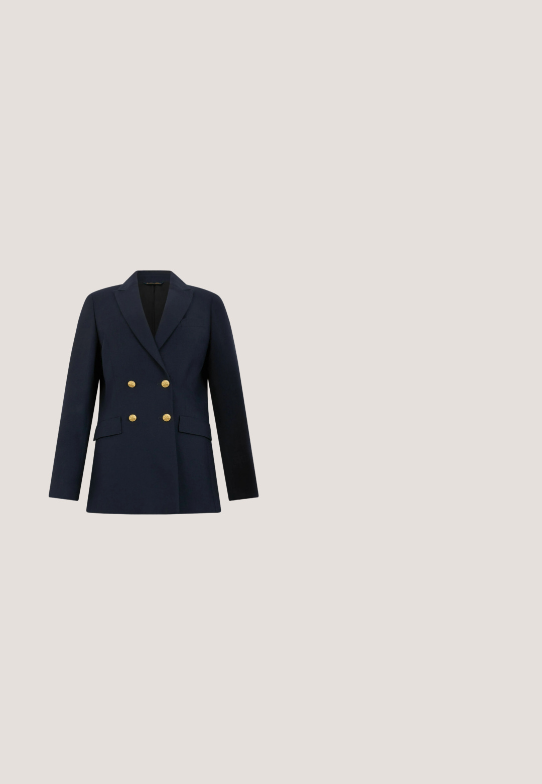 Blazer double boutonné bleu marine avec des boutons dorés, des revers crantés et deux poches avant. Coupe ajustée avec une texture lisse.; Gilet sans manches en maille torsadée couleur crème avec col en V et petit logo Polo Ralph Lauren bleu foncé sur la poitrine.; Chemise blanche à manches longues boutonnée avec col et poche poitrine avec un petit logo brodé sur fond uni.; Jupe mini plissée à carreaux marron avec des fentes latérales et une taille haute, présentant un motif à carreaux subtil.; Mocassins en cuir marron avec un design à bout mocassins, coutures visibles et une semelle en caoutchouc épaisse et texturée. Accent en métal doré.; Sac à main en cuir marron avec doubles poignées, bandoulière amovible, charme en métal doré "MK" et logo Michael Kors à l'avant.