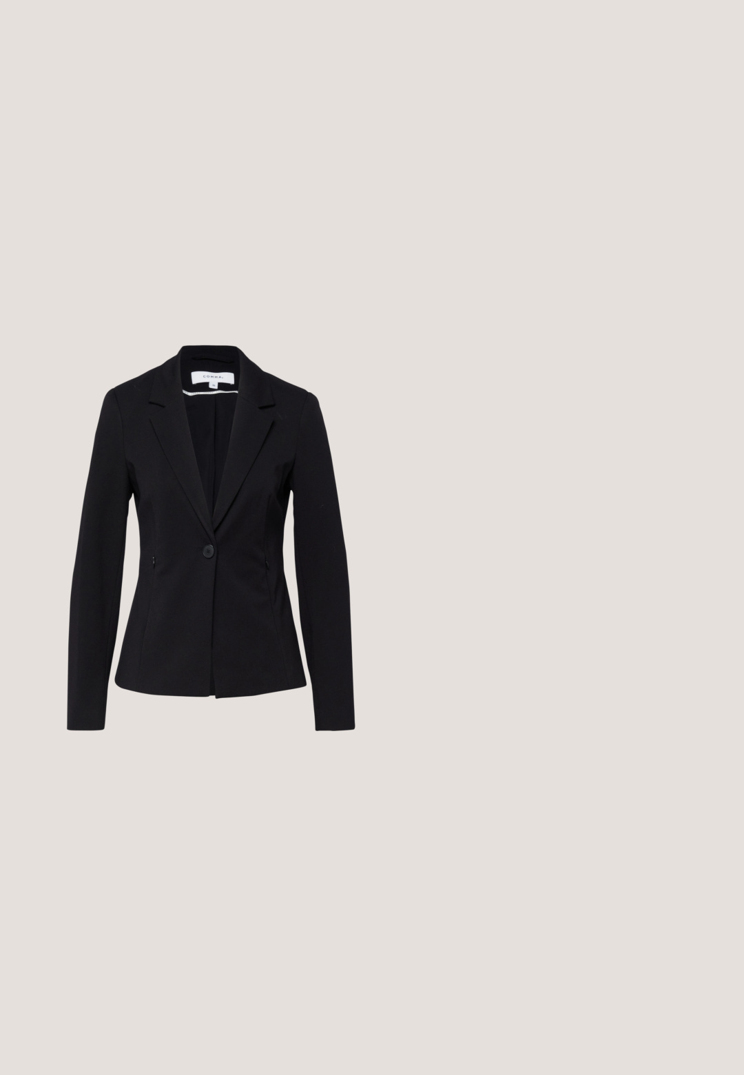 Schwarzer Blazer für Frauen mit einem Knopf, Revers mit Schlitz, langen Ärmeln, tailliertem Schnitt und Reißverschlusstaschen an den Seiten.; Schwarzes Baumwoll-T-Shirt mit Rundhalsausschnitt und kurzen Ärmeln. Einfaches Design, glatte Textur und keine sichtbaren Muster oder Akzente.; Schwarze, weite Hosen aus glattem Stoff mit zwei vorderen Taschen und einem flachen Bund. Maßgeschneiderter Schnitt mit klarer Silhouette.; Schwarzer Damen-Pumps aus Leder mit spitzer Vorderkappe und mittelhohem Stiletto-Absatz, seitlich auf weißem Hintergrund dargestellt.; Schwarze Ledertasche mit breiten Griffen, goldfarbenen Beschlägen und kleinem ALDO-Logo in der Mitte vorne.; Goldfarbener Armreif mit glatter Oberfläche, rundem Verschluss und minimalistischem Design mit gravierten Akzenten.