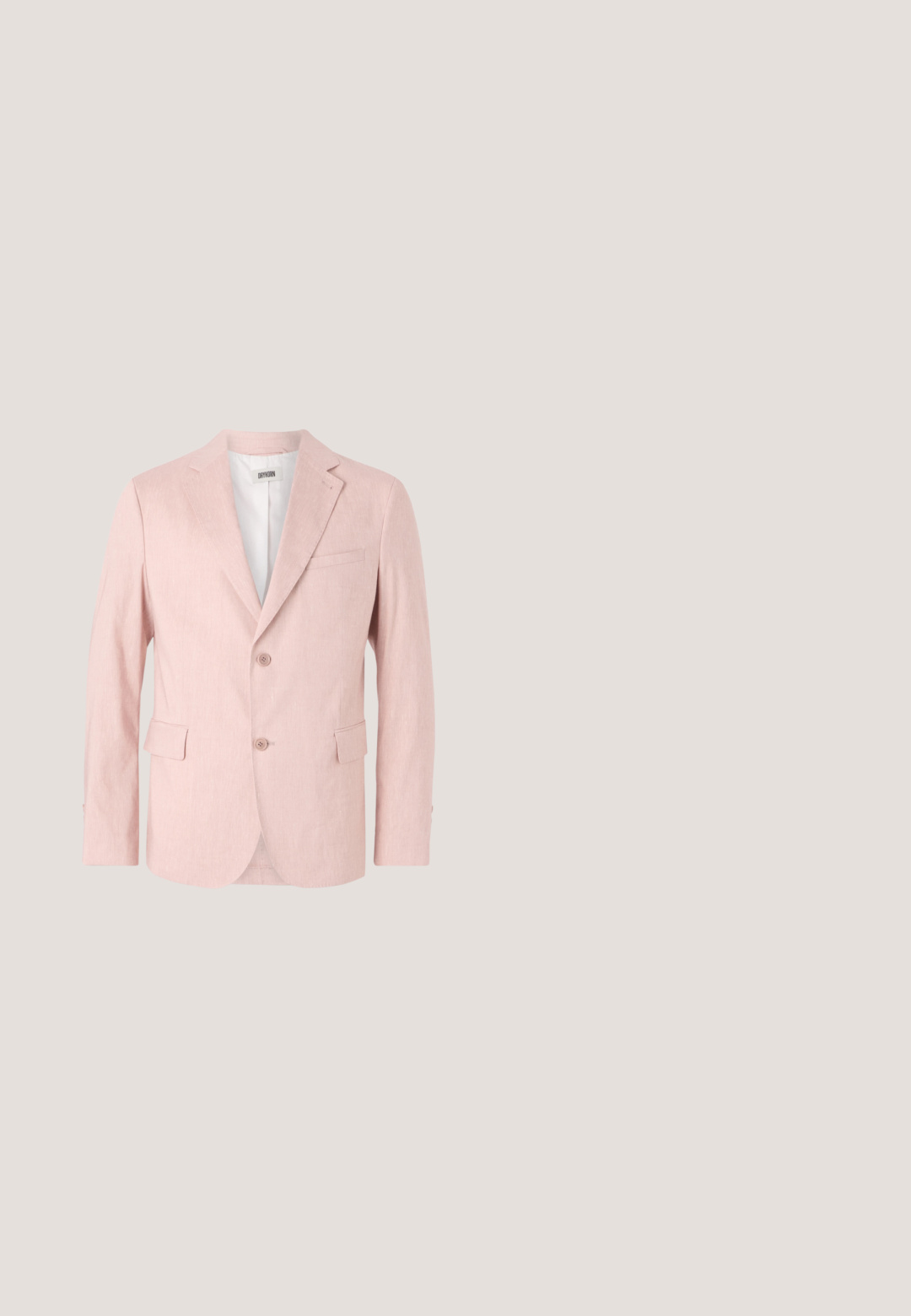 Blazer de color rosa claro hecho de una tela texturizada, con solapa de muesca, dos botones, dos bolsillos frontales y un solo bolsillo en el pecho.; Camisa de manga larga color rosa claro con cuello abotonado, sutil patrón de rayas y motivos circulares bordados.; Pantalones de tejido texturizado rojo con diseño de pierna recta, bolsillos frontales y cierre de botón. La tela presenta un patrón tejido para un detalle añadido.; Mocasín slip-on para hombre en ante color óxido con suela de goma blanca y logo BOSS en el lateral, detalle de costura clásica.; Neceser de cuero marrón con superficie texturizada, cierre de cremallera y un asa lateral. Forma rectangular, bordes suaves y un detalle de marca mínimo.; Cinturón de cuero marrón con una hebilla de metal plateado. Presenta una textura suave y bordes limpios, con un pequeño logo en relieve en la hebilla.