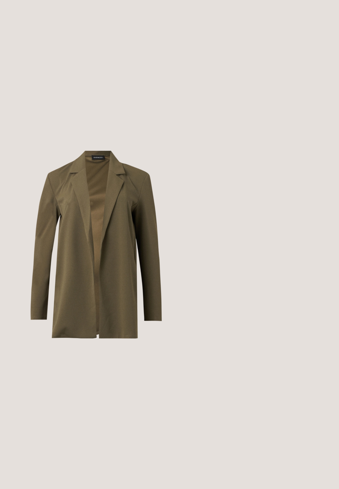 Olivengrøn åben blazer med lange ærmer og hakkede revers, vist mod en lysegrå baggrund.; Langærmet badedragt i mørkegrøn. Har et indviklet frontdesign og glat tekstur. Lavet af strækbart materiale for komfort.; Olivengrøn spids pumps med ankelrem og T-rem design, blank finish, slank stilet hæl, på hvid baggrund.; Grønne rektangulære solbriller med brune linser og et lille "QUAY"-logo på templet, vist på en hvid baggrund.; Olivengrøn blød læder clutch taske med samlet top og lille løkke håndtag, med et diskret "RAID" logo på fronten.; Flerfarvet stenperle halskæde med ovale perler i nuancer af lilla, orange, grøn, hvid, brun og creme med en guldkæde lukning.