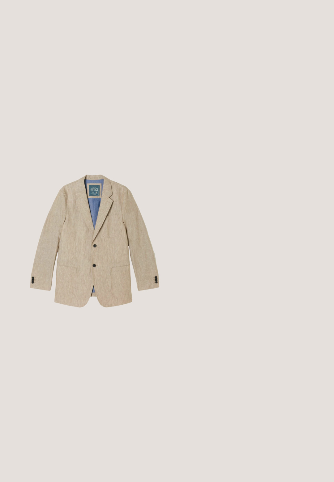 Beiger Leinen Herrenblazer mit Kerbkragen, zwei vorderen Knöpfen, aufgesetzten Taschen und blauem Innenfutter.; Kurzarm, olivgrünes Hemd mit vertikalen weißen Streifen und Knopfleiste. Hergestellt aus strukturiertem Stoff, mit kragenförmigem Halsausschnitt.; Hellbeige Baumwollshorts mit geradem Schnitt, Vordertaschen, Ziernähten und einer runden Metallknopfleiste am Bund. Wrangler-Label innen.; Braune Leder-Stiefeletten mit glatter Textur, rundem Zehenbereich und Schnürdesign. Verfügen über Kontrastnähte und eine leichte weiße Sohle.; Next AVIATOR STYLE - Sonnenbrille - gold-coloured; Geflochtener brauner Leder-Gürtel mit einer rechteckigen Messingschnalle, die eine gewebte Textur und einen glatten Lederhalter aufweist.