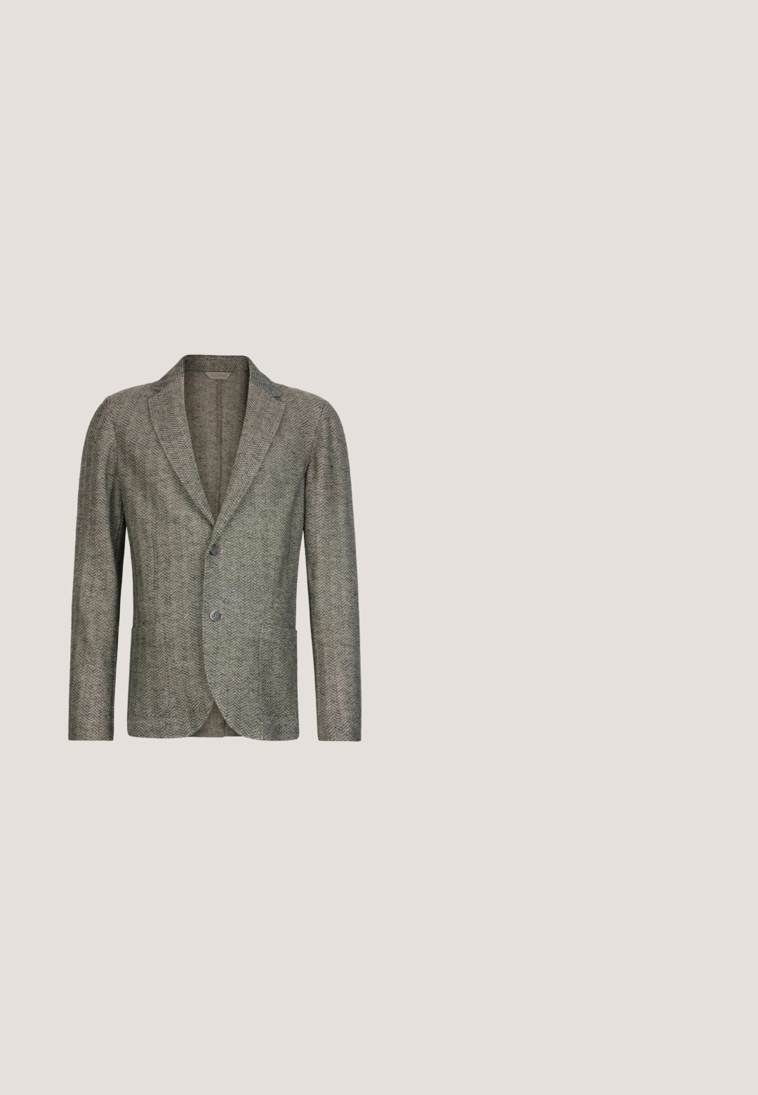 Herre grå blazer med fiskebenstruktur, notched revers, to knapper og forlommer, vist på hvid baggrund.; Hackett London Striktrøje - metal grey; Hvid langærmet skjorte med knapper og klassisk krave samt mærkat med mærke indeni halsudskæringen, vist mod en ensfarvet baggrund.; Mørkegrå skræddersyede bukser med knap- og lynlåslukning, bæltestropper og opsmøg.; Brune ruskinds slip-on sko med en hvid gummisål, der har et syet tådesign og en dekorativ rem over vristen.; Brun ruskindebælte med en glat sort læderinteriør. Har en rektangulær sølvmetalspænde og en blød men fast tekstur.