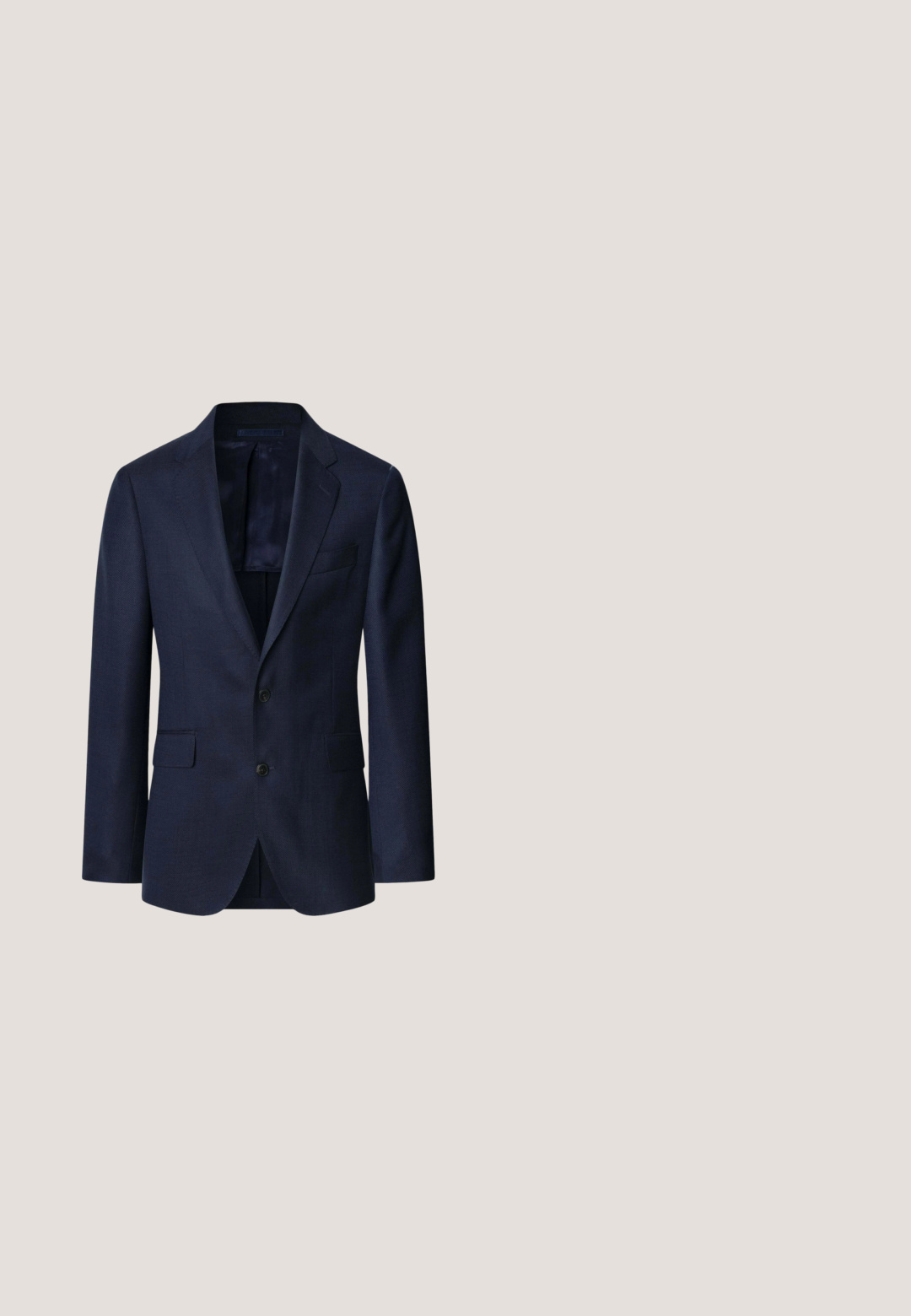 Hackett London Blazere - navy; Lyseblå langærmet skjorte med knapper og krave, enkelt brystlogo og hvide knapper, vist på hvid baggrund.; Marineblå bukser lavet af letvægtsstof, med lige ben, forlommer og knaplukning i taljen.; Mørkeblå ruskind herreloafer med penny strap-detalje og brun træsål, vist fra siden på en ensartet lys grå baggrund.; Marineblå tekstureret håndtaske med lynlåslukning, to lynlåsdragter, justerbar rem og fladt design, velegnet til afslappet brug.; Marineblåt vævet stofbælte med sølvfarvet metalspænde og læderdetaljer, viklet sammen på en hvid baggrund.