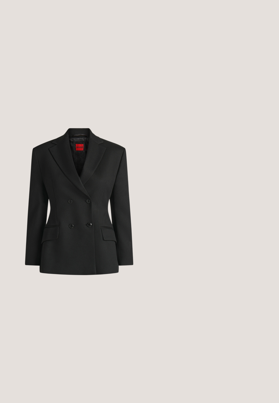 Blazer noir croisé à revers crantés, deux poches à rabat sur le devant et une étiquette rouge HUGO à l'intérieur du col.; Sweat-shirt à col rond gris clair avec poignets et ourlet côtelés, arborant un petit logo blanc "Boss" centré sur la poitrine.; Robe en maille beige, avec des manches longues et un col rond. Décorée d'un motif géométrique en marron foncé sur les épaules.; Bottine en cuir noir avec un design décontracté, ornée d'une sangle marron à motif et d'une boucle dorée. Talon épais noir.; Sac à main en cuir noir au design structuré, avec une poignée supérieure et un petit accent en métal doré à l'avant.; Boucles d'oreilles en forme de cœur argenté avec des accents en strass le long du bord. Finition polie avec le texte gravé "GUESS" sur la surface.