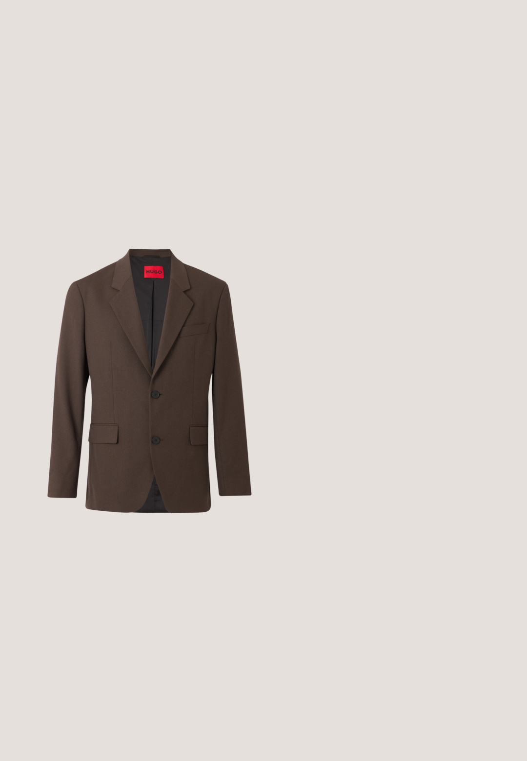 Donkerbruine herenblazer met twee knopen, inkepingkraag, voorzakken met kleppen en een rood Hugo-merklabel binnenin de kraag.; Bruin overhemd met lange mouwen en visgraatmotief, met knopen, puntkraag en zichtbaar merkembleem aan de binnenkant van de kraag.; Beige, op maat gemaakte broek met riemlussen, voorplooien en rechte pijpen, weergegeven tegen een witte achtergrond.; Donkerbruine leren loafer met lage zwarte hak en een riemdetail over het bovenwerk, zijaanzicht op een neutrale achtergrond.; Bruine stropdas met wit en roze bloemmotief in diamantvorm op een effen lichte achtergrond.; Bruine leren riem met een zilveren rechthoekige gesp, voorzien van een gladde structuur en een minimalistisch ontwerp. Calvin Klein merknaam is zichtbaar.