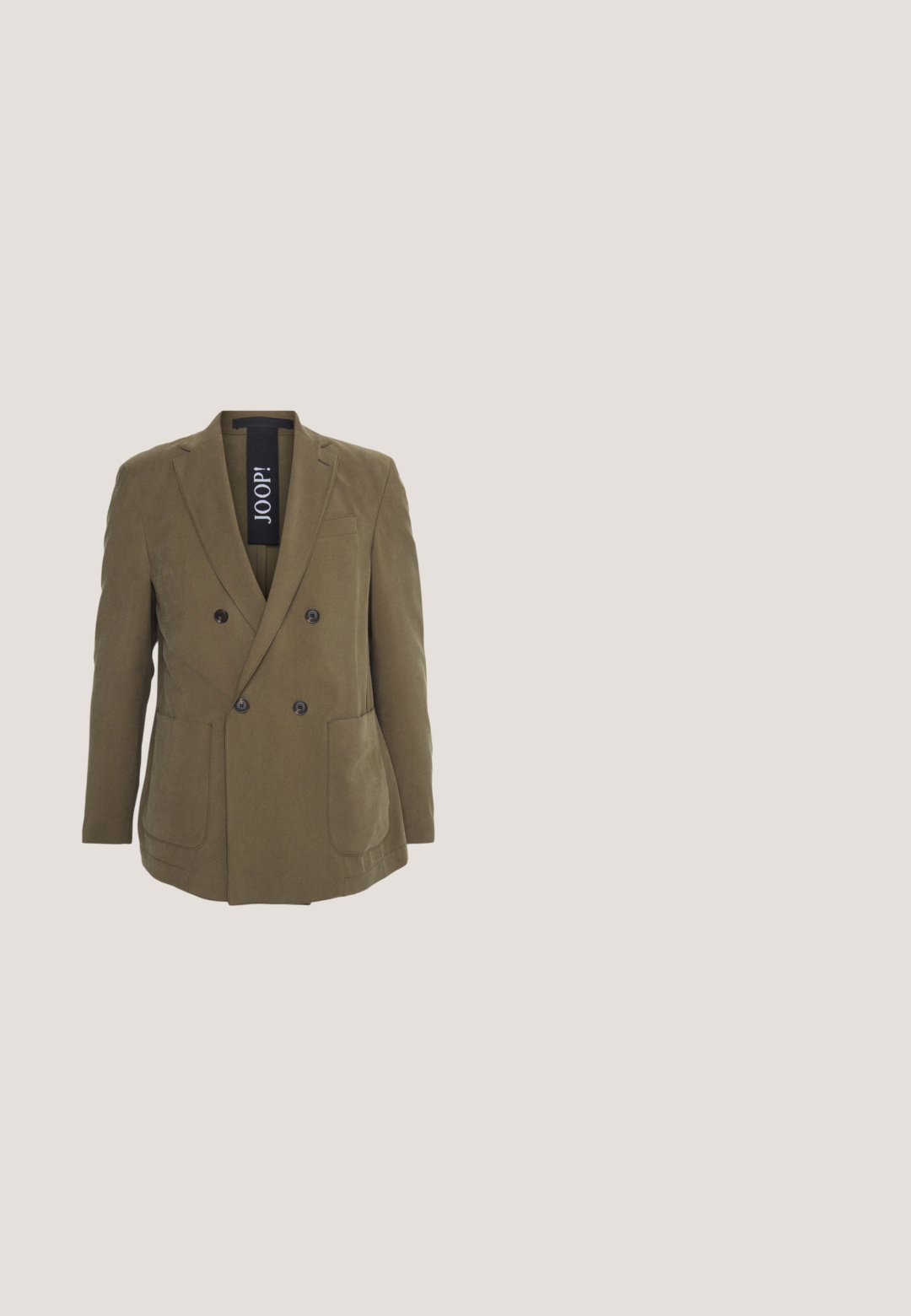 JOOP! Blazerjasje - khaki; Donker marineblauwe trui met lange mouwen, ronde hals en geribde manchetten en zoom op een effen lichte achtergrond.; Lichtgrijze khaki broek met een slim fit ontwerp, voorzien van een vlakke voorkant, standaardzakken en een soepele stoftextuur.; Bruine leren herenschoen met zwarte zool en veters, vanaf de rechterkant gezien tegen een witte achtergrond.; Vierkante marineblauwe sjaal met een herhalend patroon van kleine witte en lichtblauwe geometrische vormen en een donkerblauwe rand.; Bruine leren riem met een rechthoekige zilveren metalen gesp, met een gladde textuur en een klassiek design.