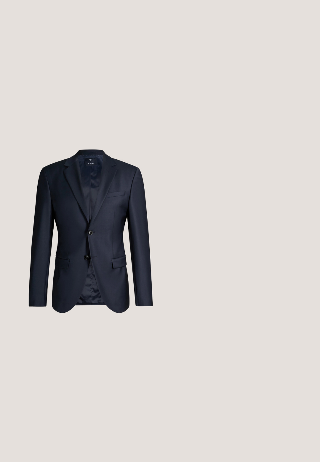 Donkerblauw heren colbert met inkeping revers, twee knopen aan de voorkant, borstzak en twee kleptassen, getoond op een witte achtergrond.; Marineblauwe langemouwen overhemd met knopen, gemaakt van geweven stof, met een klassieke kraag, rechte snit en een voorste knoopsluiting.; Donker marineblauwe formele broek met rechte pijpen, riemlussen en een verborgen voor sluiting, getoond op een witte achtergrond.; Leren instapschoen voor heren in zwart suède met een glad leren riemdetail en lage hak, getoond in zijprofiel op een witte achtergrond.; Marineblauwe vierkante crossbodytas met ritsvak aan de voorkant, zwarte verstelbare band en geperst BOSS-logo op gladde stof.; Marine leren riem met een zilveren metalen gesp, met een gladde textuur en meerdere gaatjes voor verstelbaarheid. De uiteinden lopen taps toe naar een afgeronde punt.