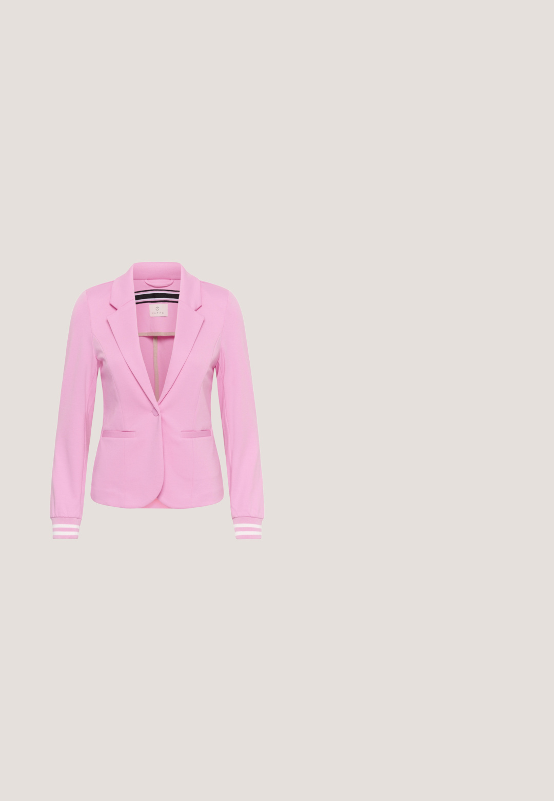 Roze blazer met inkeping revers, enkele knoopsluiting, lange mouwen met wit gestreepte manchetten, en twee voorzakken met bies.; Lichtroze gebreide trui met een geribbelde hals, een zachte textuur en een subtiel gemêleerd patroon, met een vastgenaaid label waarop 'NEXT' staat.; Wit overhemd met knopen, dunne verticale blauwe strepen, lange mouwen, puntige kraag en klein geborduurd logo op de borst.; Olijfgroen corduroy rok met een uitlopende vorm, voorzien van diagonale naden en subtiele textuur. Middenlengte ontwerp zonder zichtbare sluitingen.; Witte leren loafers met een platte zool, voorzien van een goudkleurig hardware-accent en een strak ontwerp. Gestructureerde afwerking op het bovenwerk.; Bruine leren handtas met een bovenste handvat en een ronde gouden draaisluiting op de voorflap.