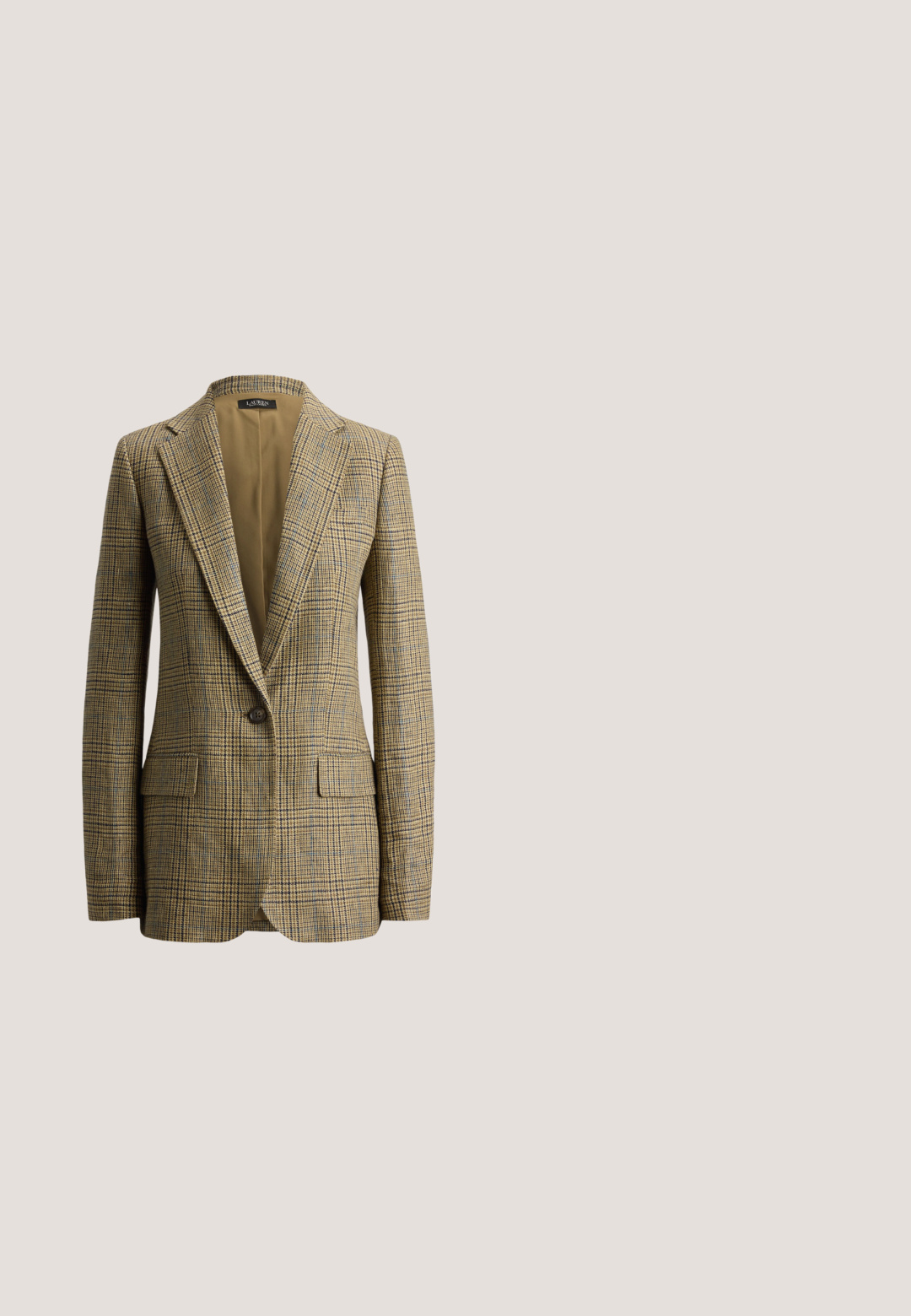 Braun-beiger kariert Ein-Knopf-Blazer mit Kerb-Revers und vorderen Pattentaschen, dargestellt auf weißem Hintergrund.; Beige gestrickte Strickjacke mit einem gewellten Kragen, strukturiertem Muster und Knopfverschluss. Lange Ärmel mit gerippten Bündchen und offenen Strickakzenten.; Beige Bluse mit langen Ärmeln und einer Bindegurtschleife am Halsausschnitt, glatter Textur und gerafften Manschetten, mit einem abgerundeten Saum.; Brauer Baumwollrock mit tailliertem Bund, zwei seitlichen Taschen und geradem Schnitt. Der Stoff hat eine weiche Textur und einen subtilen Glanz.; Braune Wildleder-Slipper im Mokassinstil, mit einem Quasten-Detail und goldfarbenen Akzenten. Schwarze Gummisohle, glatte Textur.; Braune Leder-Crossbody-Tasche mit Klappenverschluss, silbernem Schnallen-Detail und kontrastierender Naht. Glatte Textur und rechteckige Form.