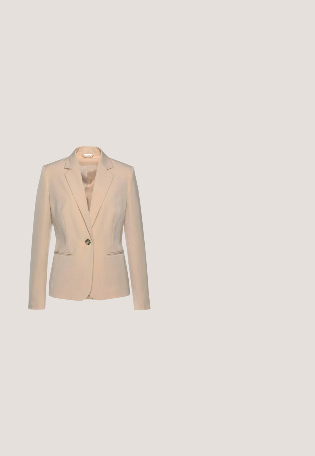 Beige blazer met een enkele knoopsluiting, ingezette revers, twee voorzakken en een gladde stofafwerking.; Langsleeve gestreepte shirt gemaakt van zachte stof, met navy en witte horizontale strepen, ronde halslijn en een slim-fit ontwerp.; Crème kleurige broek met hoge taille en wijde pijpen, voorzien van ceintuurlussen, knoopsluiting en voorplooien, ontworpen voor een relaxte pasvorm.; Zilveren ballet flats met een metallic afwerking, ronde neus, decoratieve strik aan de voorkant en een zwarte rubberen zool. Gladde textuur.; Vierkante sjaal met blauwe rand, crèmekleurige achtergrond en een meerkleurig patroon van kleine stippen dat een symmetrisch bloemmotief in het midden vormt.; LANCASTER TOP DOUBLE - Schoudertas - camel in orange