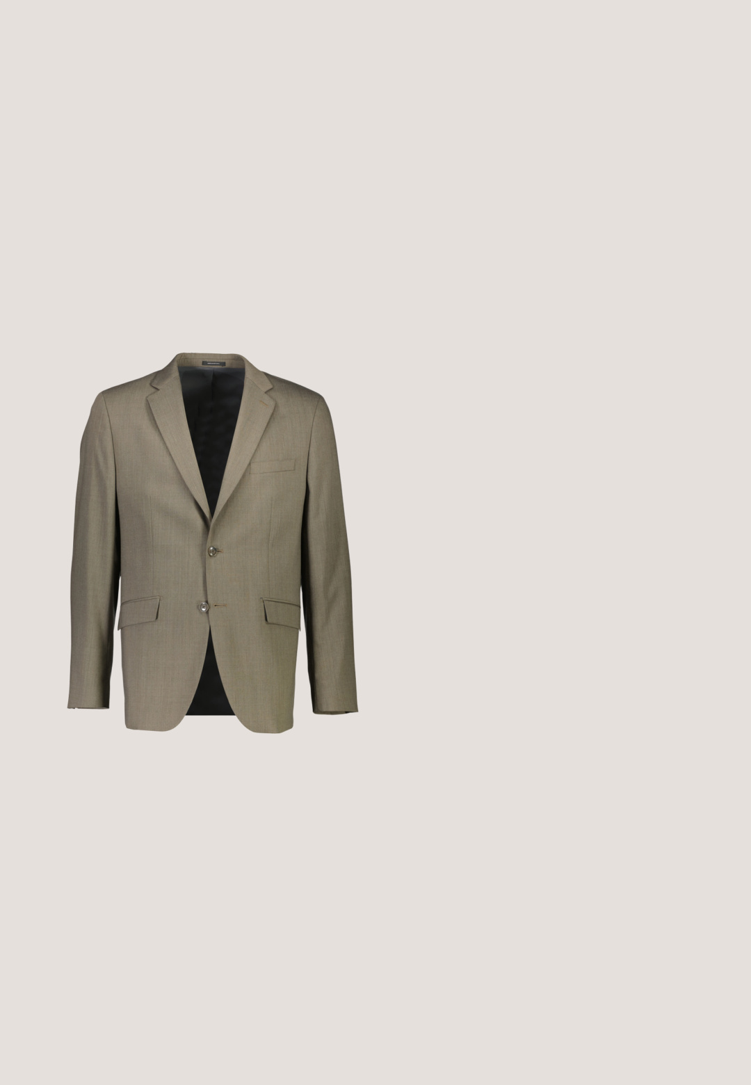 Beige blazer met een gladde textuur, enkelvoudig ontwerp, twee voorkruiszakken en zilveren knopen; heeft een contrasterende zwarte binnenvoering.; Bruine langslavige shirt van gladde stof, met een puntkraag, knoopsluiting aan de voorkant en een contrasterende gemuste binnenkraag. Slank gesneden.; Zwarte rechte broek van gladde stof, met een knoopsluiting en zijzakken in een klassiek ontwerp.; Bruine leren oxford schoen met een gladde afwerking, voorzien van een ronde neus, vetersluiting aan de voorkant en een contrasterend stoffen paneel op de wreef.; Bruine smalle stropdas met klein stippenpatroon plat gelegd op een witte achtergrond.; Bruine leren riem met een gestructureerde afwerking, voorzien van vijf gaatjes, een zilverkleurige metalen gesp en een met logo bedrukte lusbevestiging.