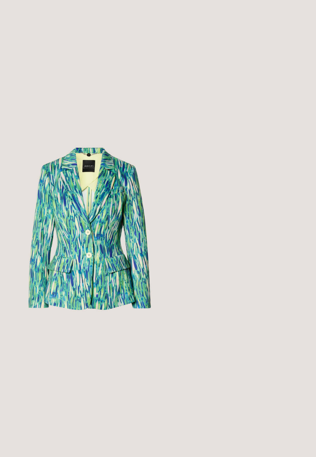 Dame-skræddersyet blazer med abstrakt penselstrøgsmønster i grøn, blå og hvid, to knapper, revers med udskæring og lommer med klap.; Grå og teal ternet uandetrøje i uld med rund halsudskæring, der har store frontlommer og en blød, fuzzy tekstur.; Gennemsigtig skjorte med knapper, der har et farverigt fotografisk tryk af mennesker i dynamiske positurer, med klassisk krave og lange ærmer.; Viddebenede bukser i en mørkegrøn, letvægtsstof med en subtil glans. Har plisseringer, en knaplukning og en glat overflade.; Chunky loafer med tyk sort platformsål, sort bund, brun overdel og lyserød stroppdetalje tværs over toppen, vist fra siden.; Silseskørt bundet som en sløjfe med farverige geometriske, blomstertegn og teksten "kate spade NEW YORK" i den ene ende.