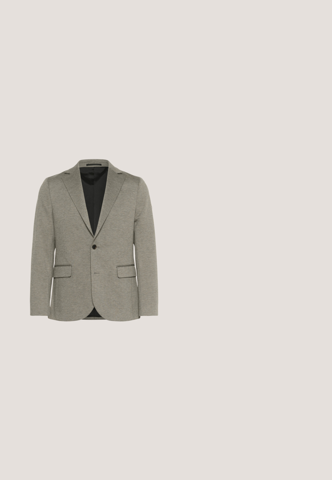 Lys grå blazer med struktureret stof, to forlommer, enkelt knaplukning, notch reverser og sort indvendig foring.; Lys beige langærmet skjorte med knaplukning foran, klassisk krave, glat tekstur og lige kant. Har en standard pasform og blødt stof.; Lysegrå skræddersyede bukser med en glat tekstur, der har en knaplukning, bæltestropper og forlommer. Ankellang, cropped design.; Brun herresko i læder med snørebånd, lav hæl og glat finish, vist fra venstre side mod hvid baggrund.; Orange slipsbind i tekstureret stof med et smalt design; har en satinfinish og en løkke til sikker fastgørelse.; Tanfarvet læderbælte med en sølvfarvet rektangulær spænde, der har et præget "TOMMY JEANS"-logo og en stribet detalje i rød, hvid og blå.