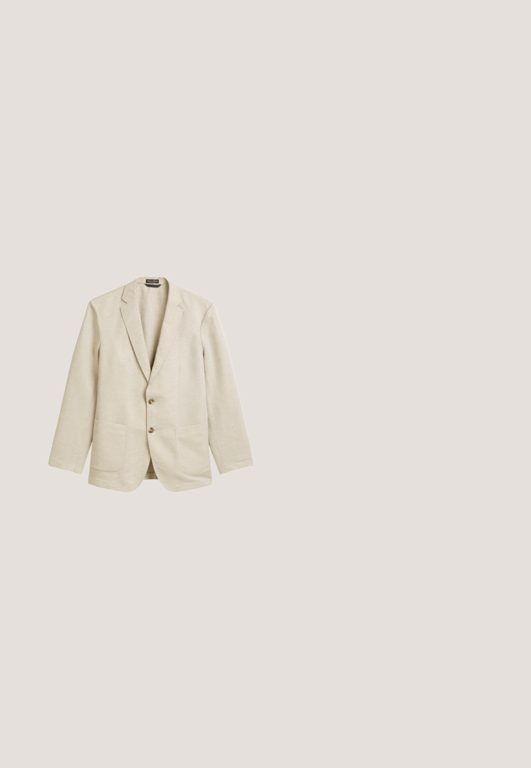Helle beigem Blazer aus Leinenstoff mit einem einreihigen Design, Reverskragen, zwei Fronttaschen und zwei Knöpfen. Glatte Textur.; Kurze Ärmel Hemd mit Knopfleiste in einem Farbverlauf von Blau mit weißen Wellen. Verfügt über eine Brusttasche und einen glatten, glänzenden Stoff.; Next SIGNATURE - REGULAR FIT - Stoffhose - neutral; Beige Leinensandale mit runder Zehenform, geflochtener Jutesohle und einem kleinen roten und blauen Akzent an der Ferse. Leicht und ohne Verschluss.; Quadratischer hellbeiger Stoff mit olivgrünem Bambusstängel- und Blattmuster und einfarbigem olivgrünem Rand.; Gewebter beiger Gürtel mit geflochtenem Design, braunen Lederakzenten und einer silbernen Metallschnalle. Strukturierte Oberfläche und flexibler Schnitt.